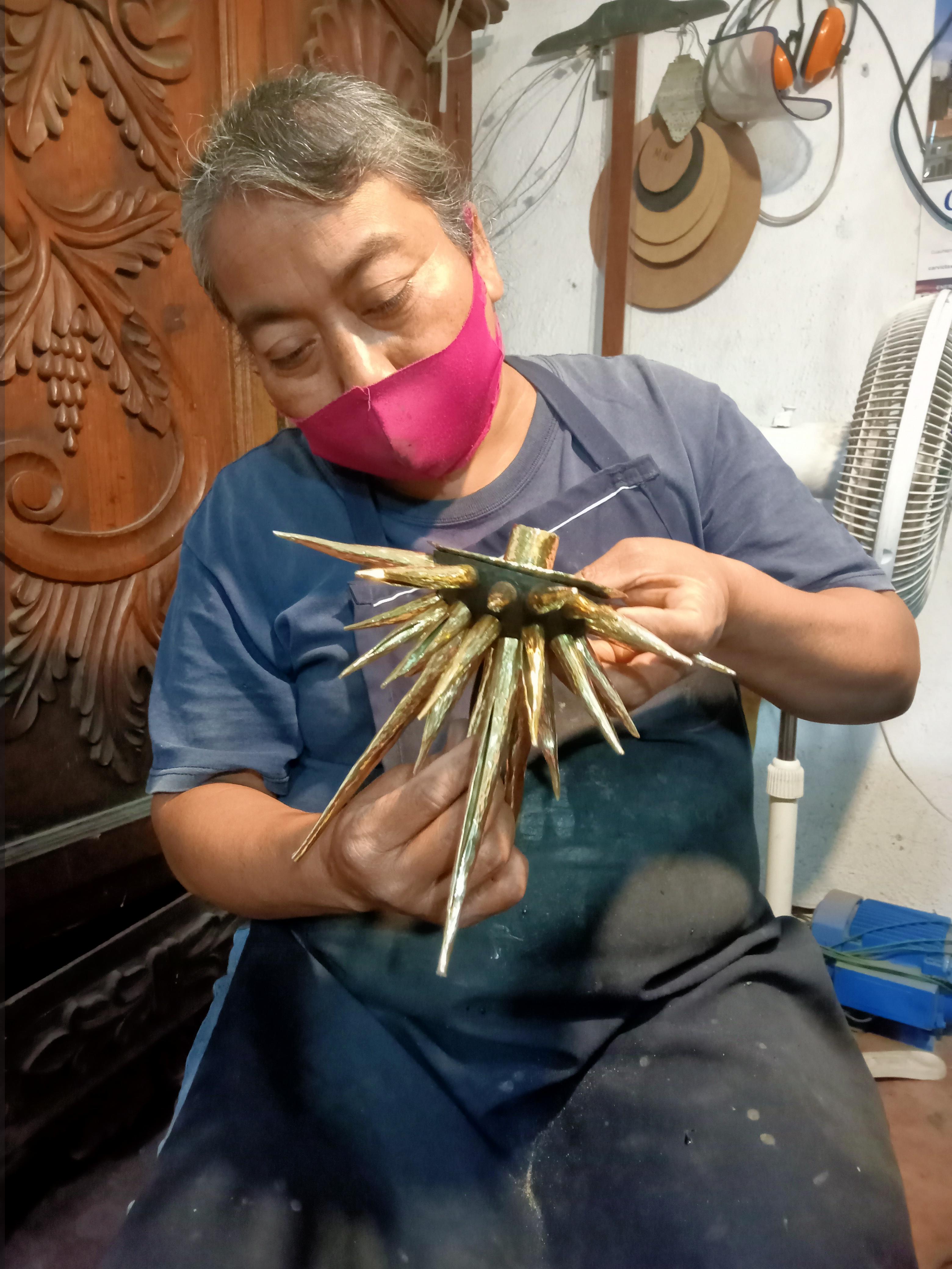 Handgefertigter Kerzenhalter „Seeigel“ aus Tumbaga von Romoherrera im Zustand „Neu“ im Angebot in Ciudad De México, MX