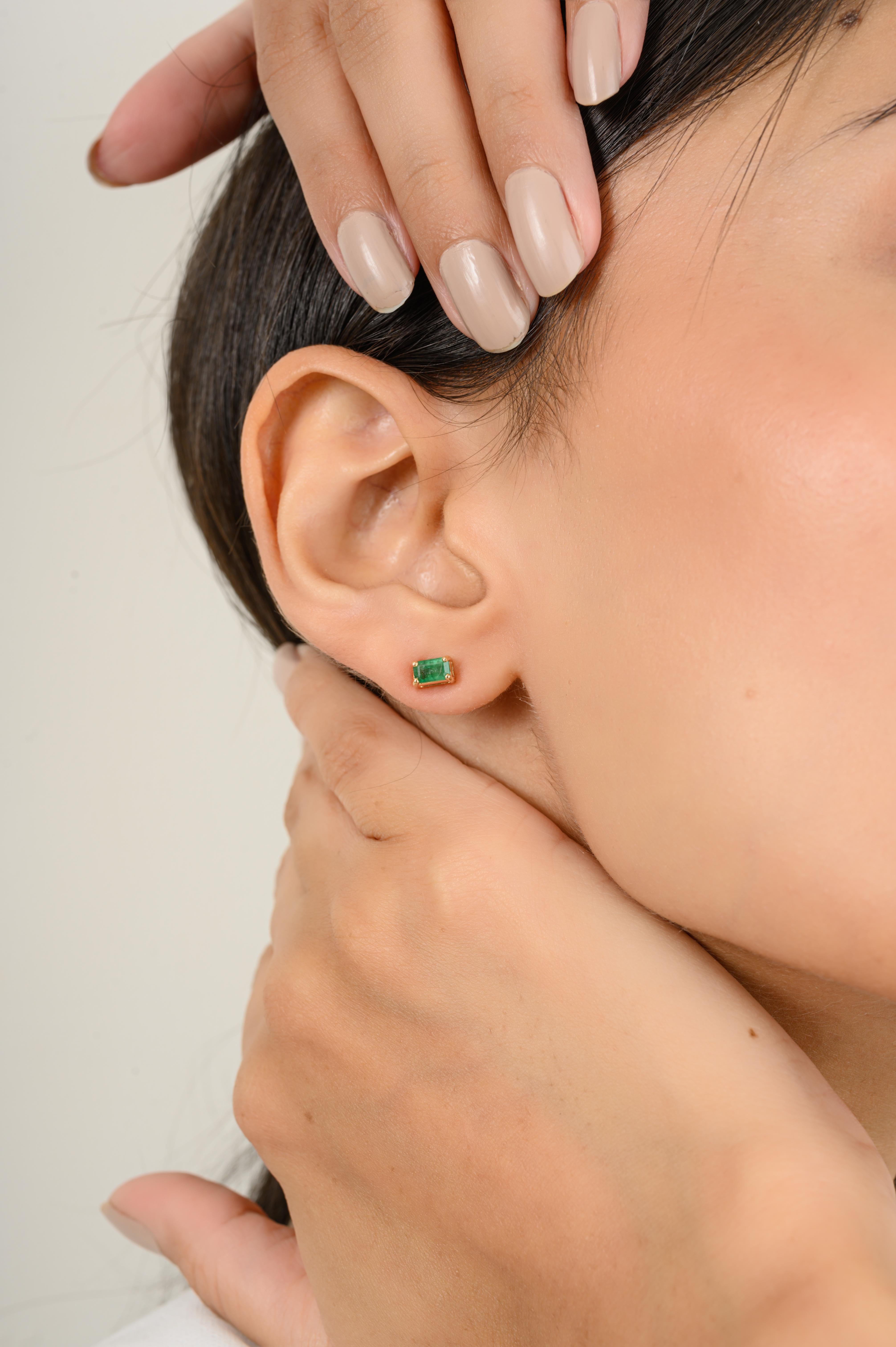 Tiny Baguette Cut Emerald Stud Earrings in 14k Solid Yellow Gold Gift for Her In New Condition For Sale In New York, NY