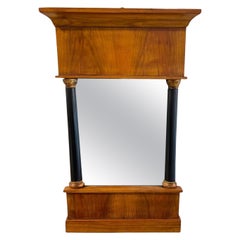 Pequeño espejo de pared Biedermeier, chapado en cerezo, Sur de Alemania circa 1820
