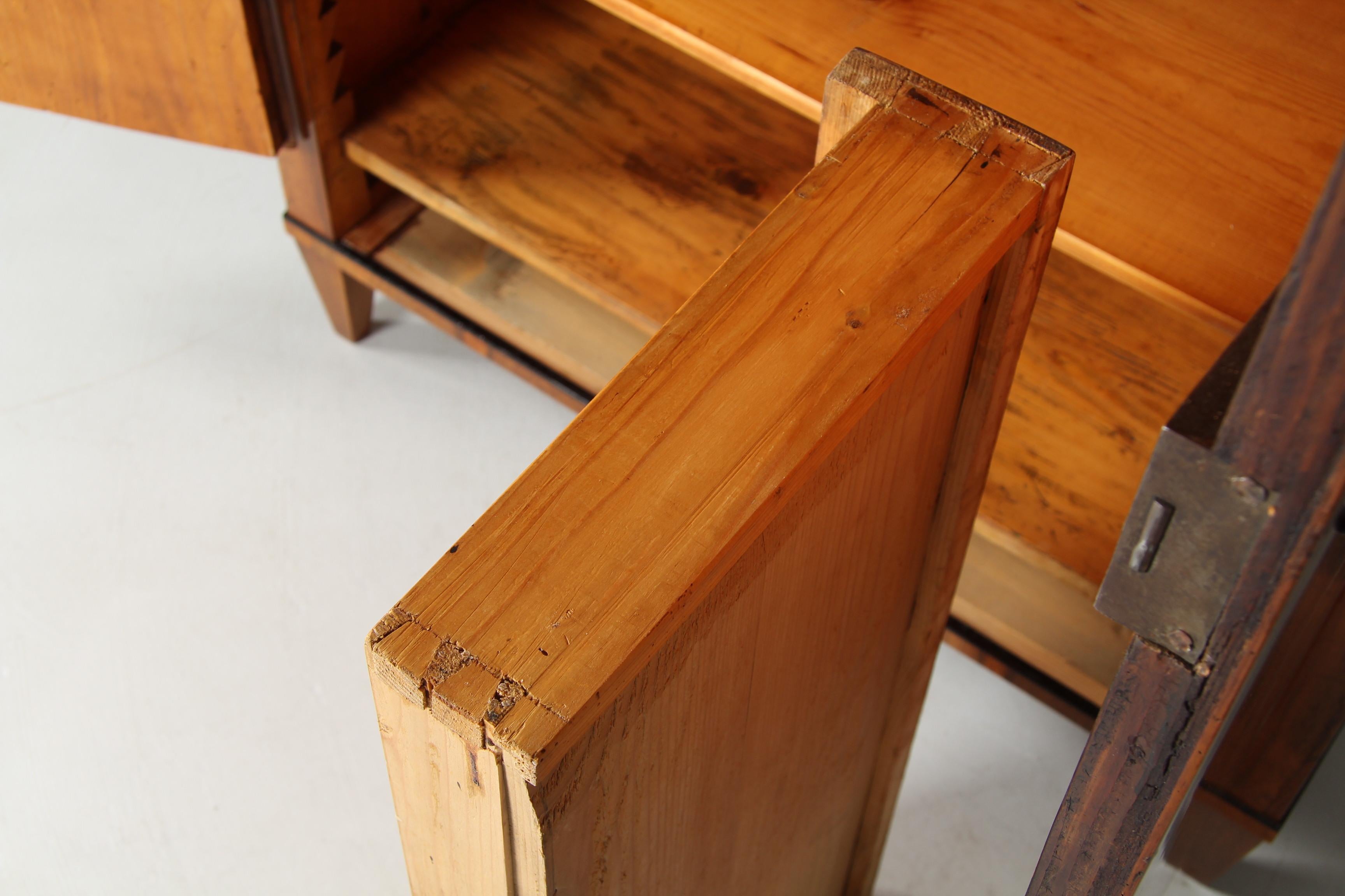 Piccolo armadio Biedermeier, credenza, Germania meridionale, inizio XIX secolo in vendita 4