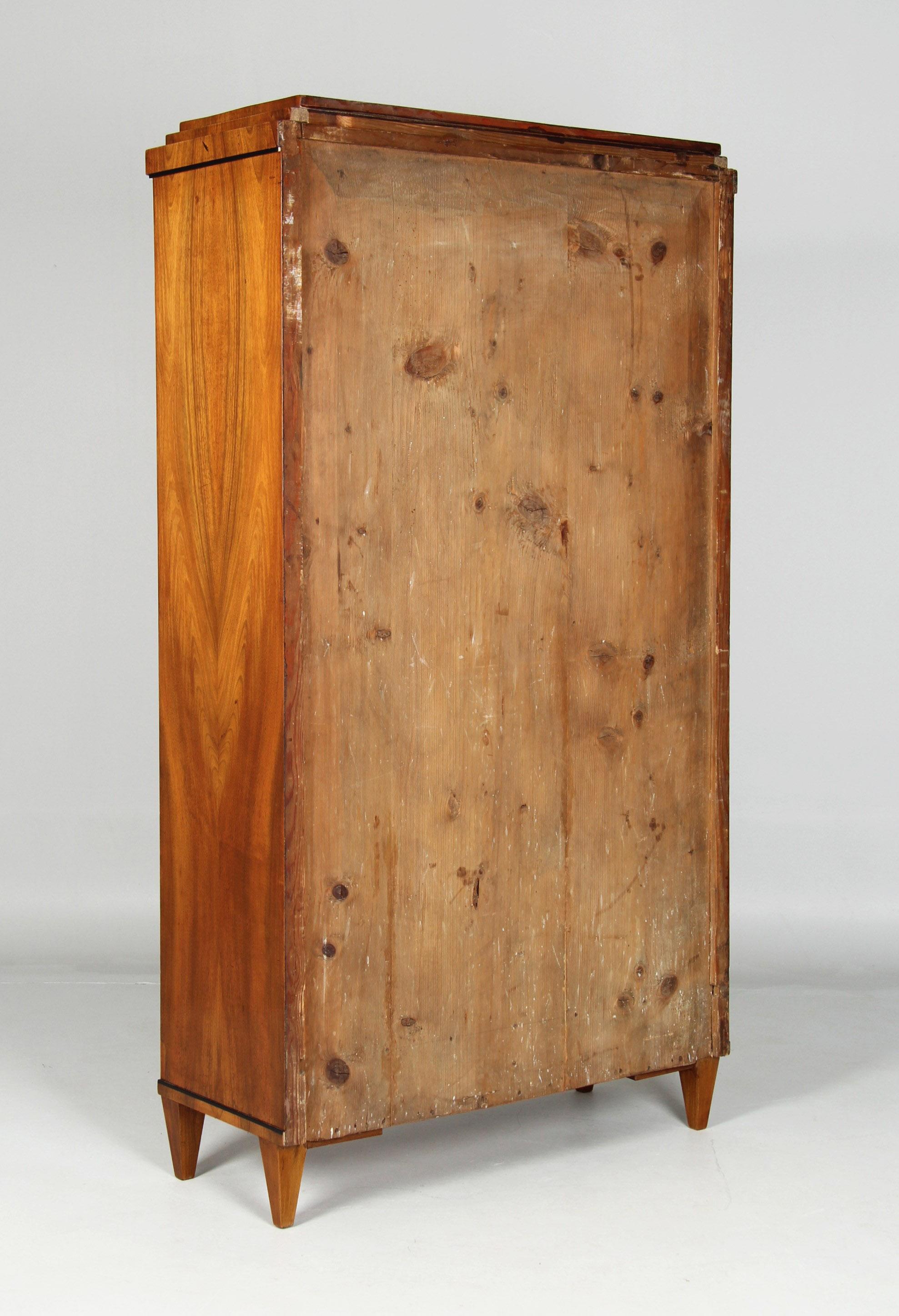 Piccolo armadio Biedermeier, credenza, Germania meridionale, inizio XIX secolo in vendita 5