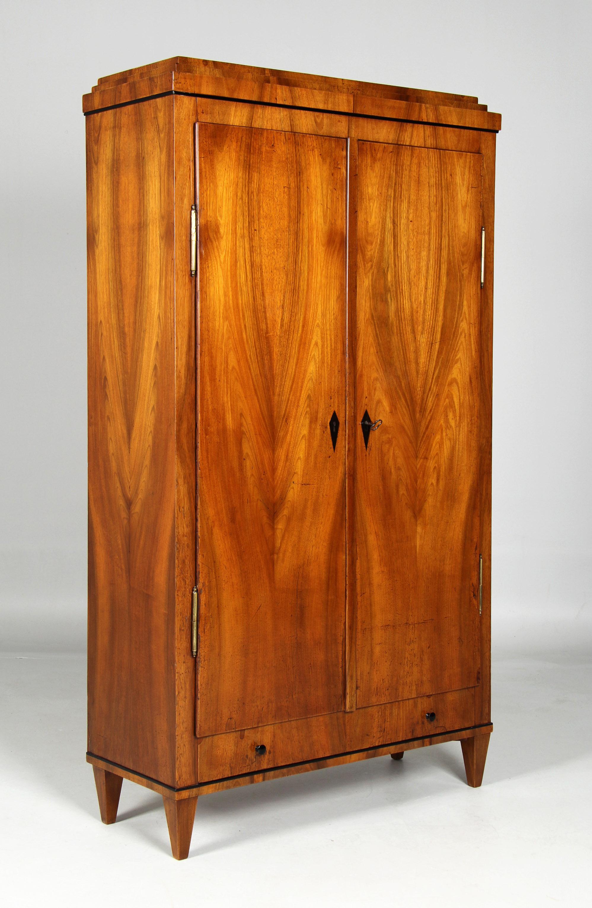 Tedesco Piccolo armadio Biedermeier, credenza, Germania meridionale, inizio XIX secolo in vendita