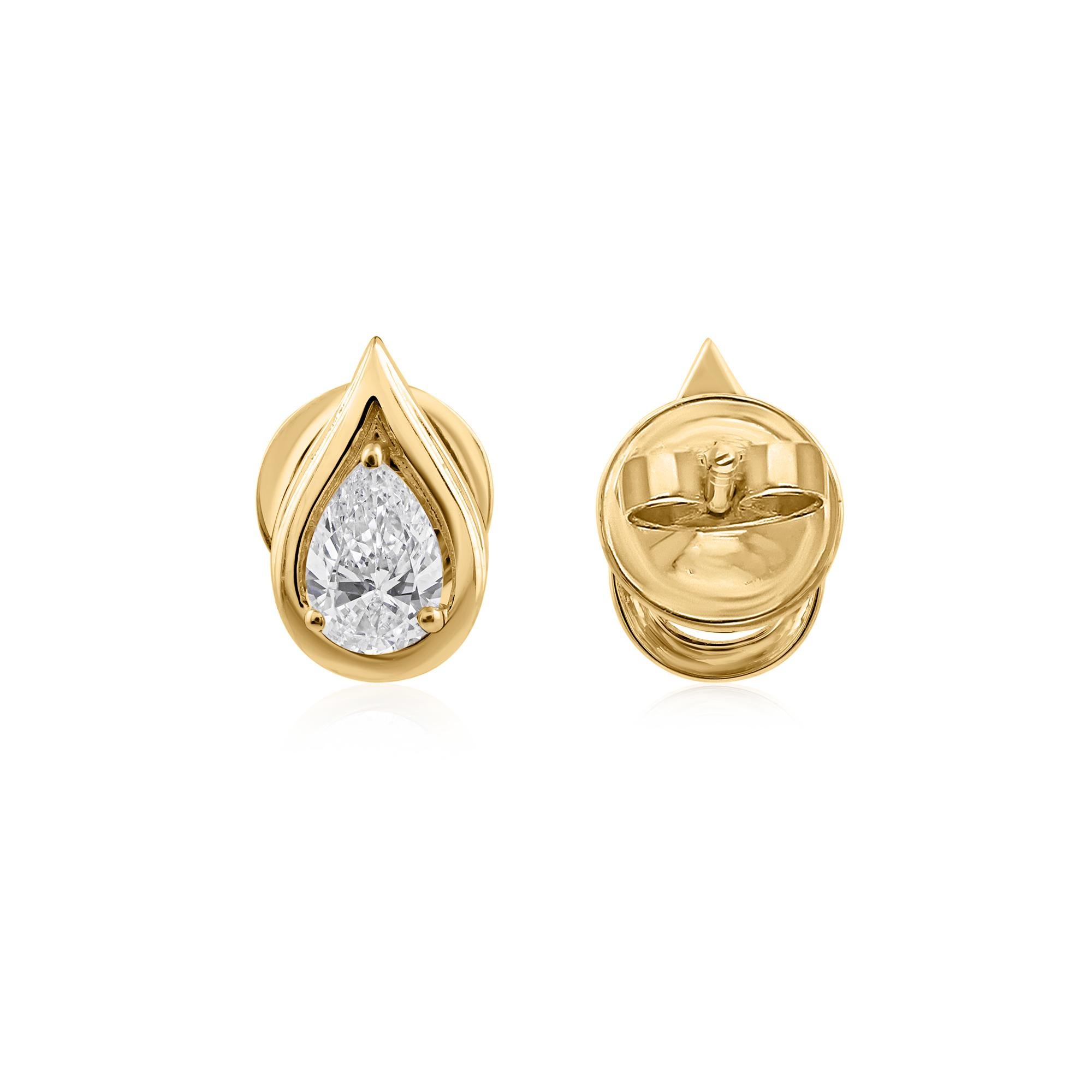 Tiny Certified Pear Cut 0.73 Carat Diamond Stud Earrings Or jaune 18 carats Pour femmes en vente