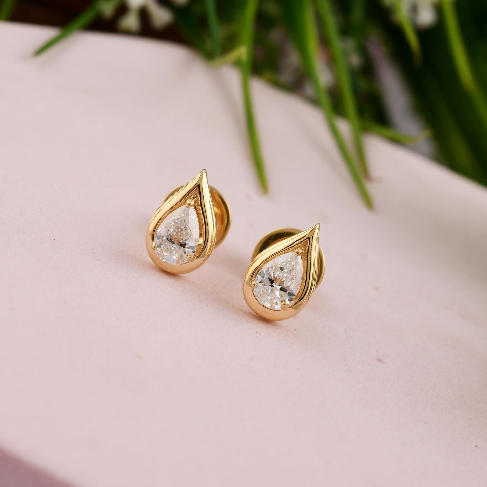 Tiny Certified Pear Cut 0.73 Carat Diamond Stud Earrings Or jaune 18 carats en vente 1