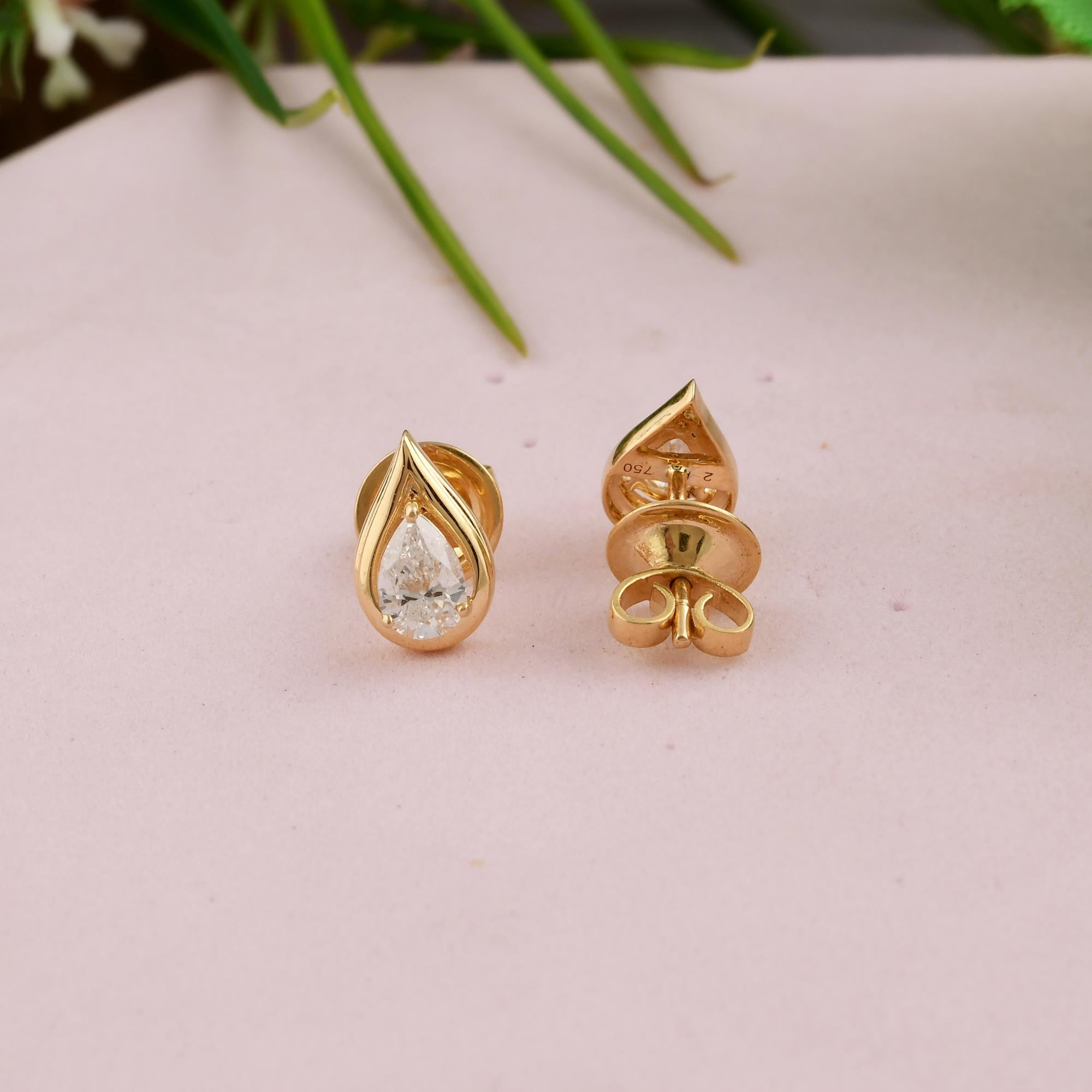 Tiny Certified Pear Cut 0.73 Carat Diamond Stud Earrings Or jaune 18 carats en vente 2