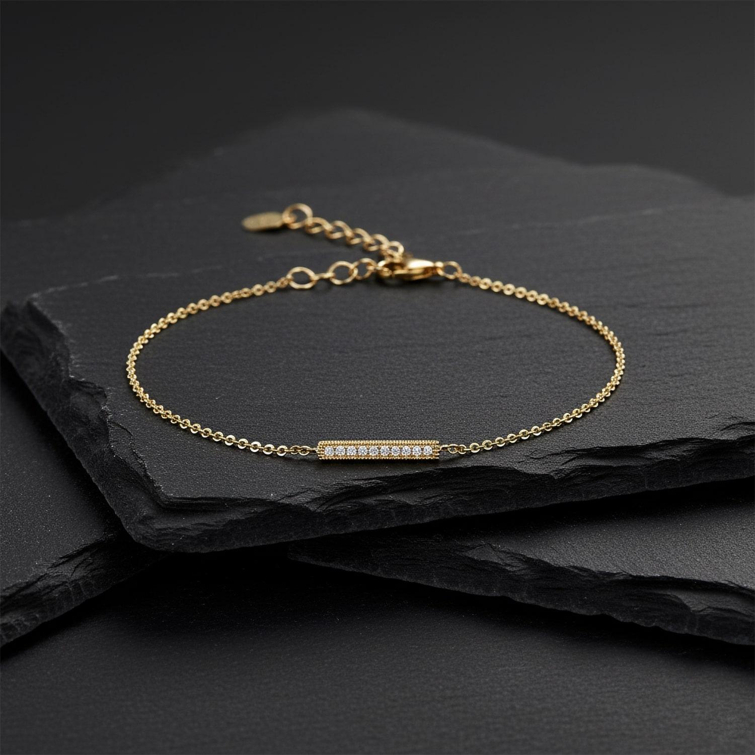 Moderne Bracelet en or 14K (ou 18k sur demande) avec diamants Tiny Dots Bar en vente