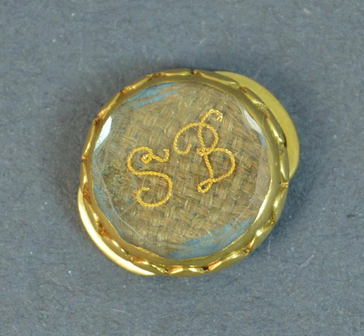 A stunning true early Georgian era Stuart Crystal mourning slider.
Original order in 18 carat yellow gold. Slider bars and plain reverse. The front houses what looks to be SB initials over braided hair.
Wonderfully sweet size, much smaller than the