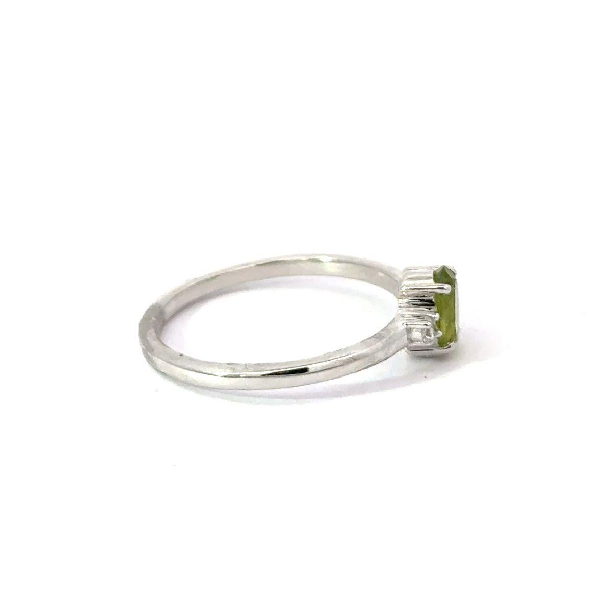 For Sale:  Tiny Everyday Oval Green Peridot with CZ Gift Ring for Women Gift in 925 Silver 5