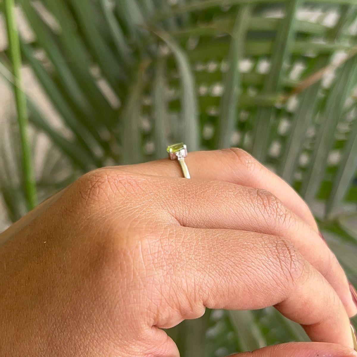 For Sale:  Tiny Everyday Oval Green Peridot with CZ Gift Ring for Women Gift in 925 Silver 6