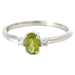Tiny Everyday Oval Grüner Peridot mit CZ Geschenkring für Mutter in 925 Silber