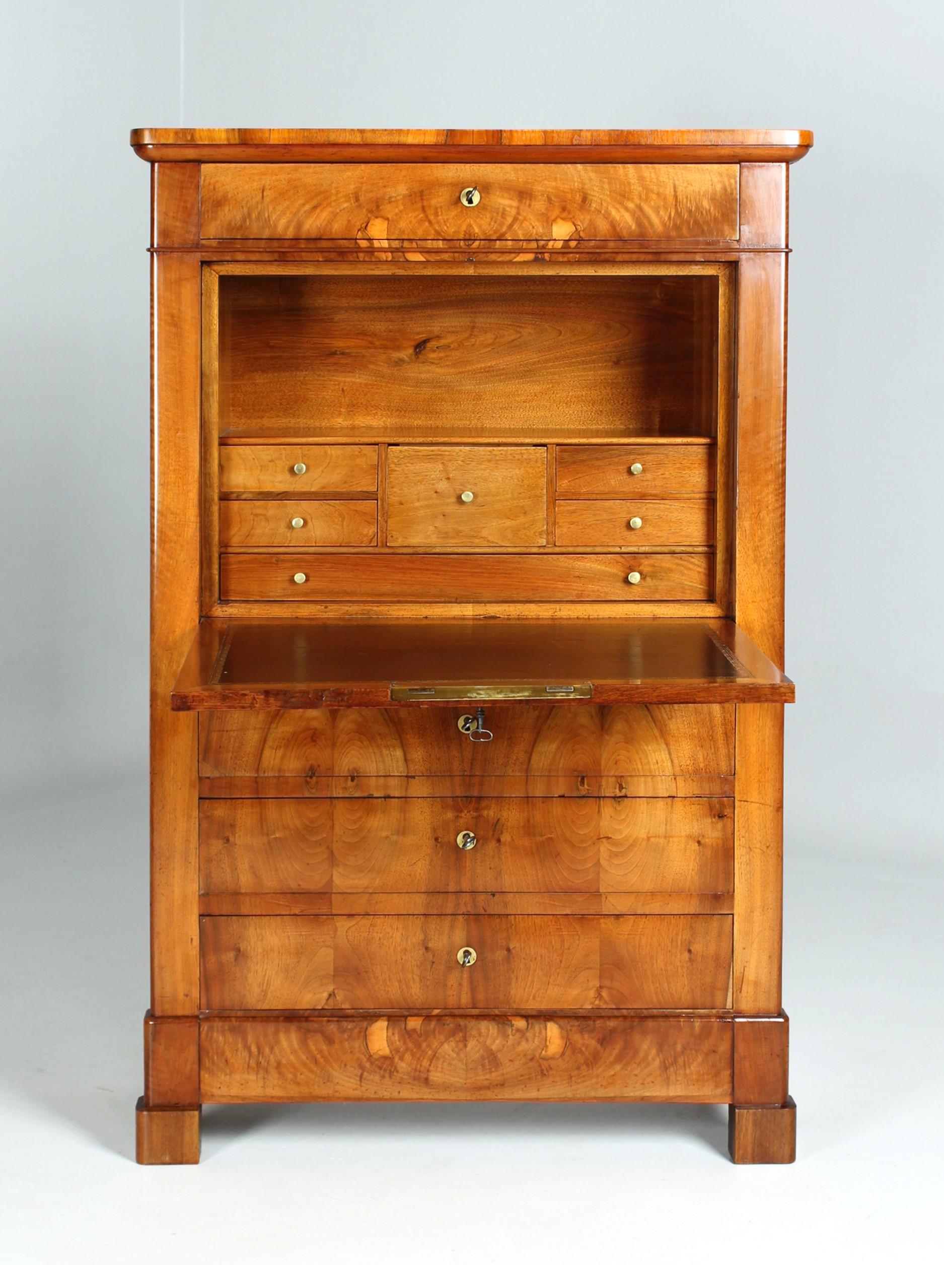 Tiny French Secretaire, Walnut, Mid 19th Century In Good Condition For Sale In Greven, DE