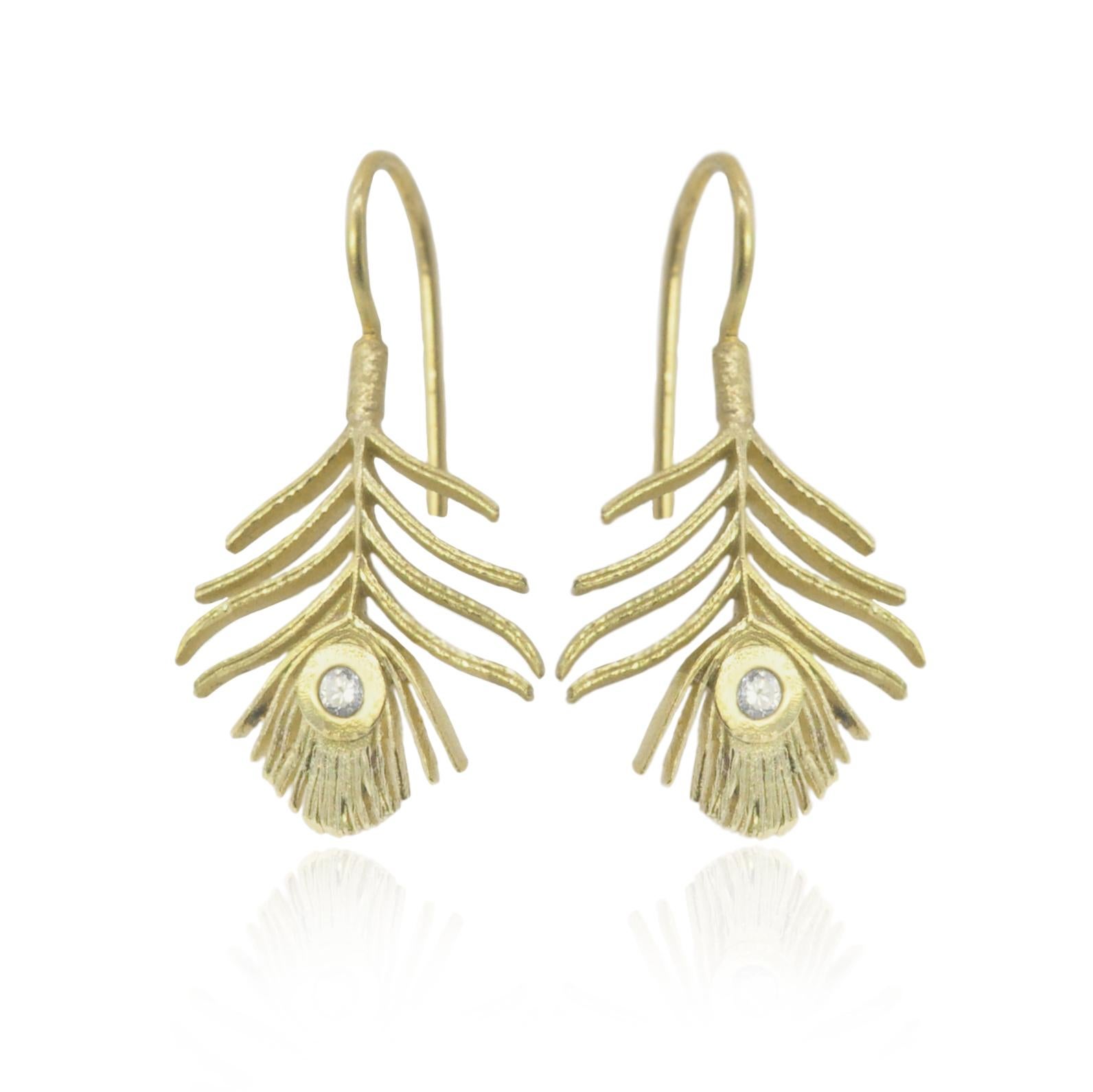 Tiny Gold Peacock Feather Earrings, 18k Yellow Gold In New Condition For Sale In Baltimore, MD