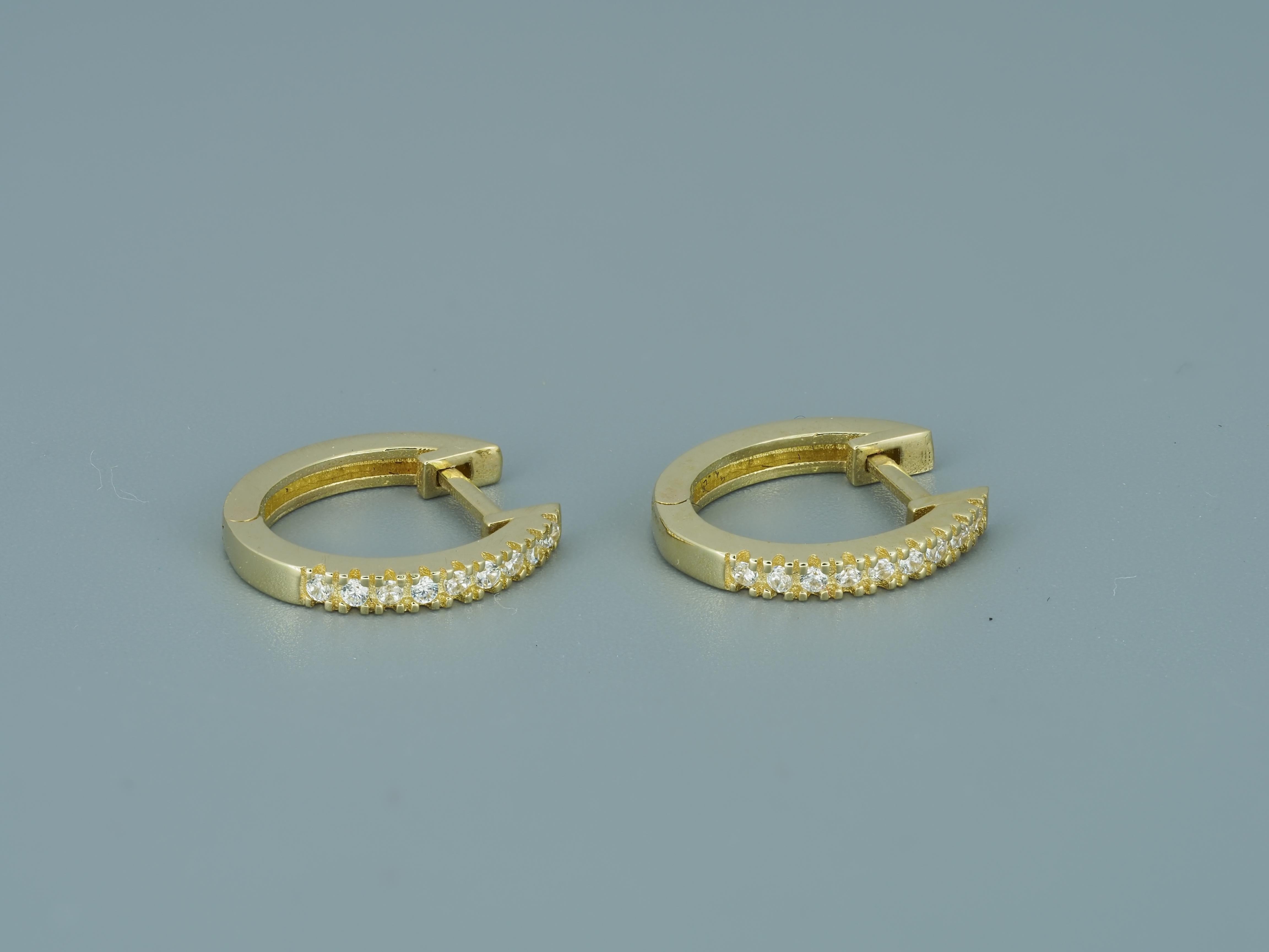 Tiny Huggie Hoop Earrings in 14 Karat Yellow Gold In New Condition In Istanbul, TR