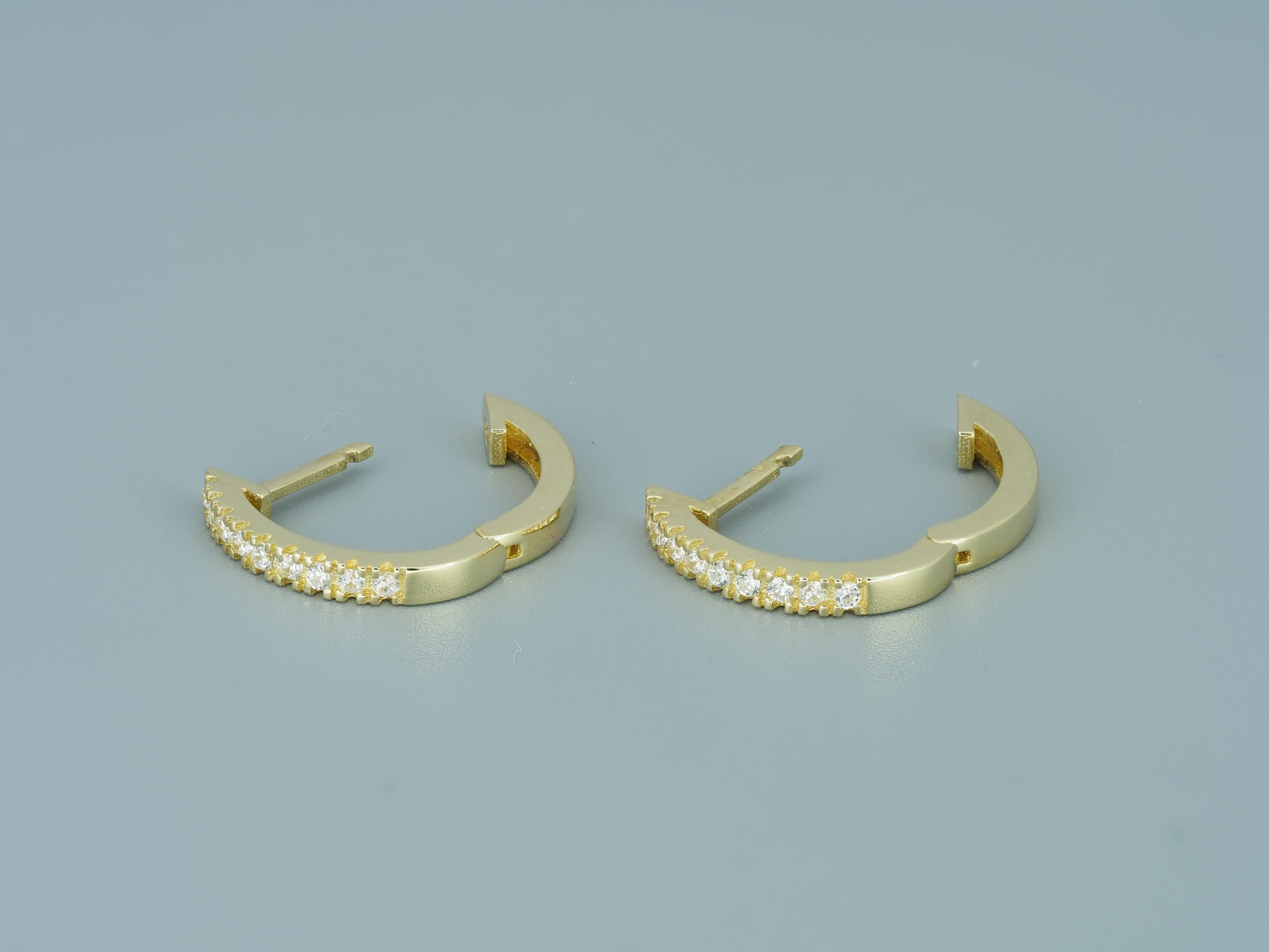 Women's Tiny Huggie Hoop Earrings in 14 Karat Yellow Gold