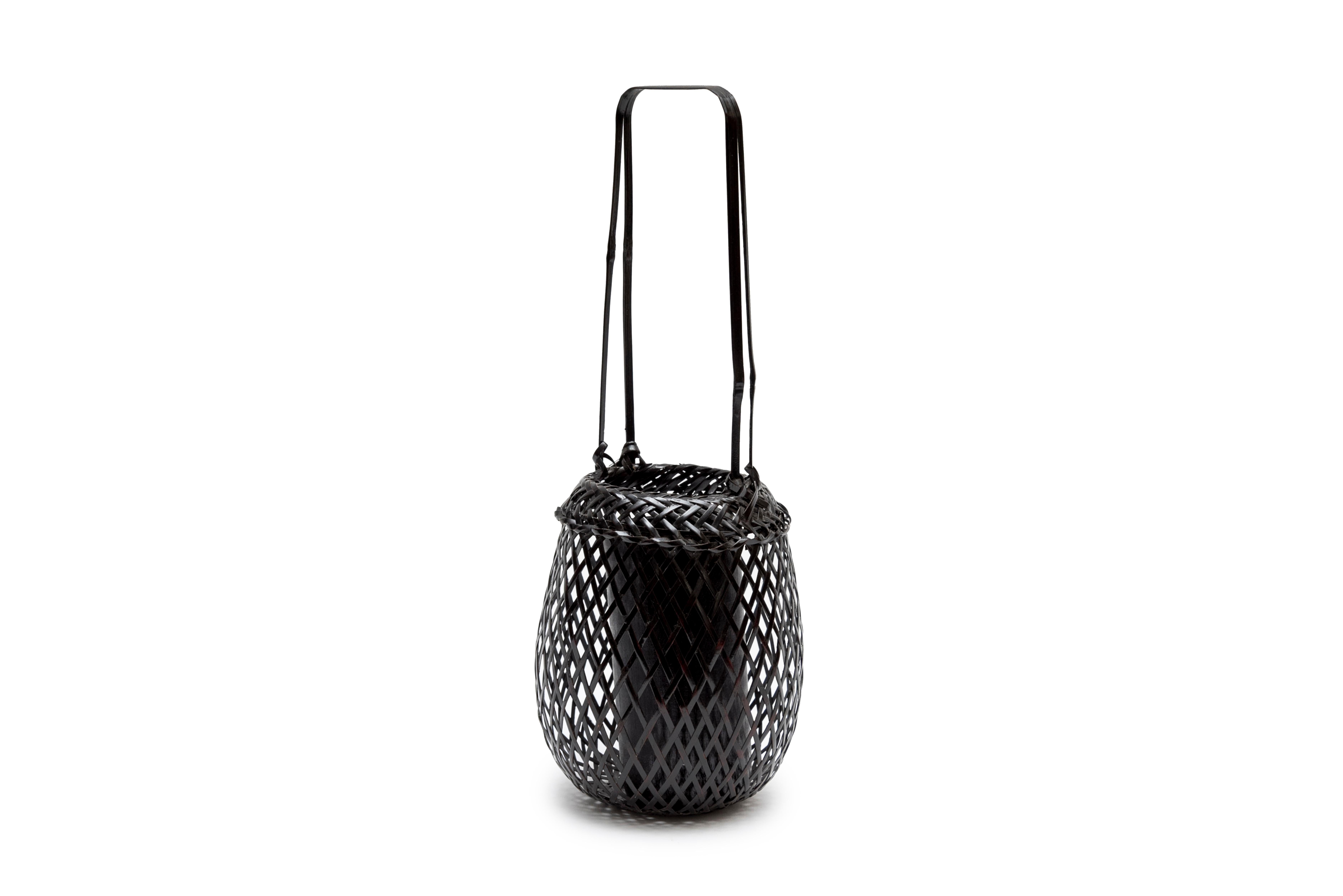 Taisho Tiny Ikebana basket realised in lacquered bamboo For Sale