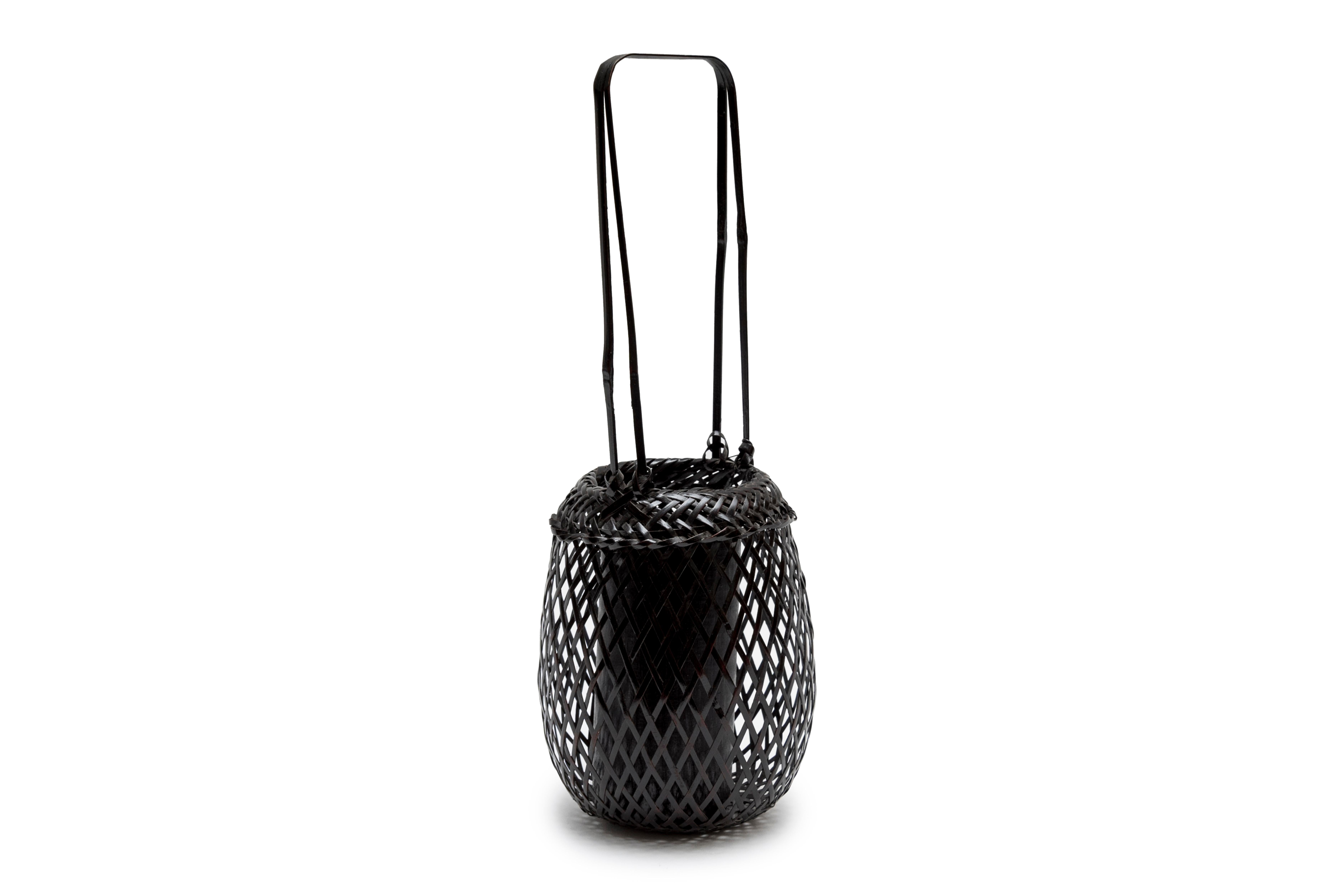 Tiny Ikebana basket realised in lacquered bamboo In Good Condition For Sale In PARIS, FR