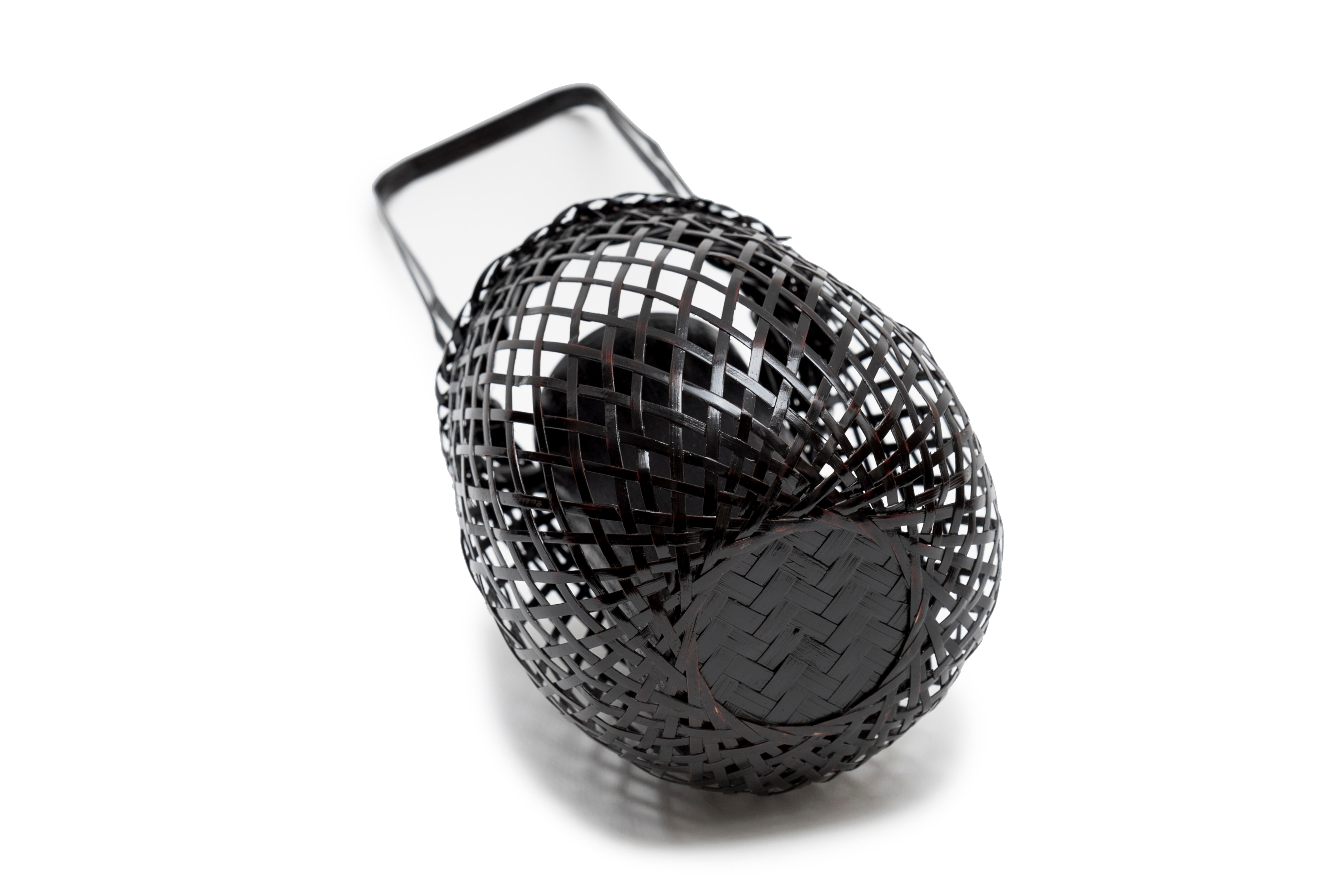 20th Century Tiny Ikebana basket realised in lacquered bamboo For Sale
