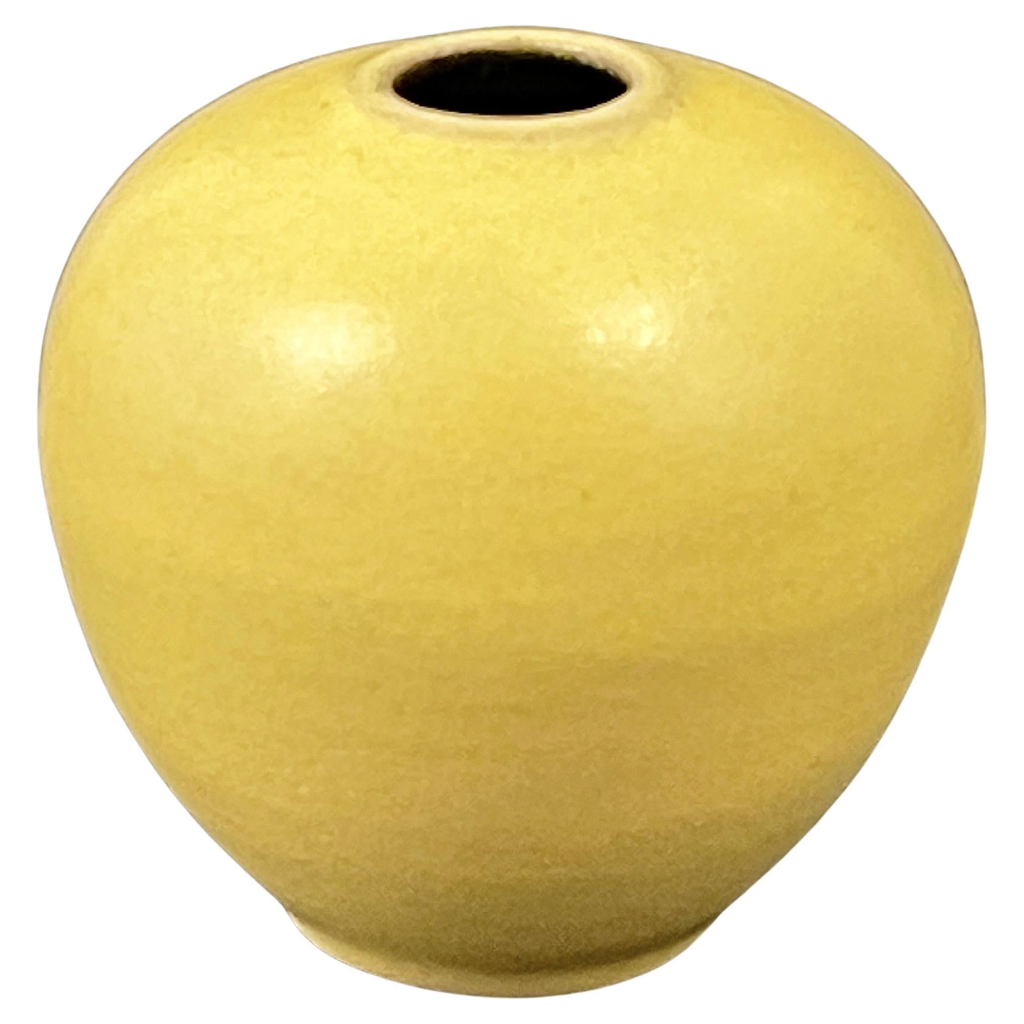 Piccolo vaso in ceramica di Studio A, giallo, di Fritz Van Daalen 1960s, Germania in vendita