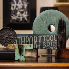 "Tiny Celadon Green Jacket", scultura in acciaio di Gordon Chandler