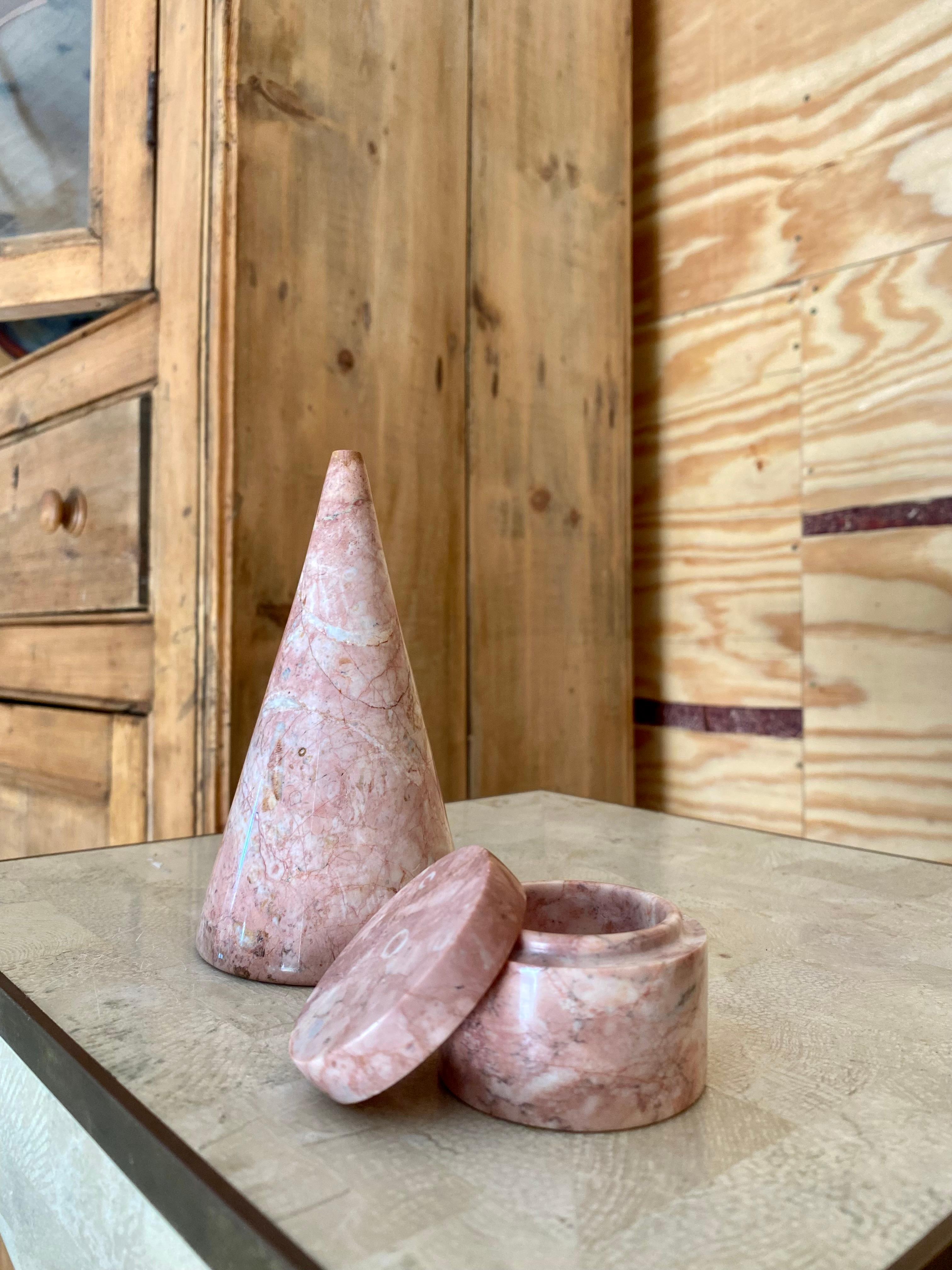 Petite boîte cylindrique en marbre rose en vente 2