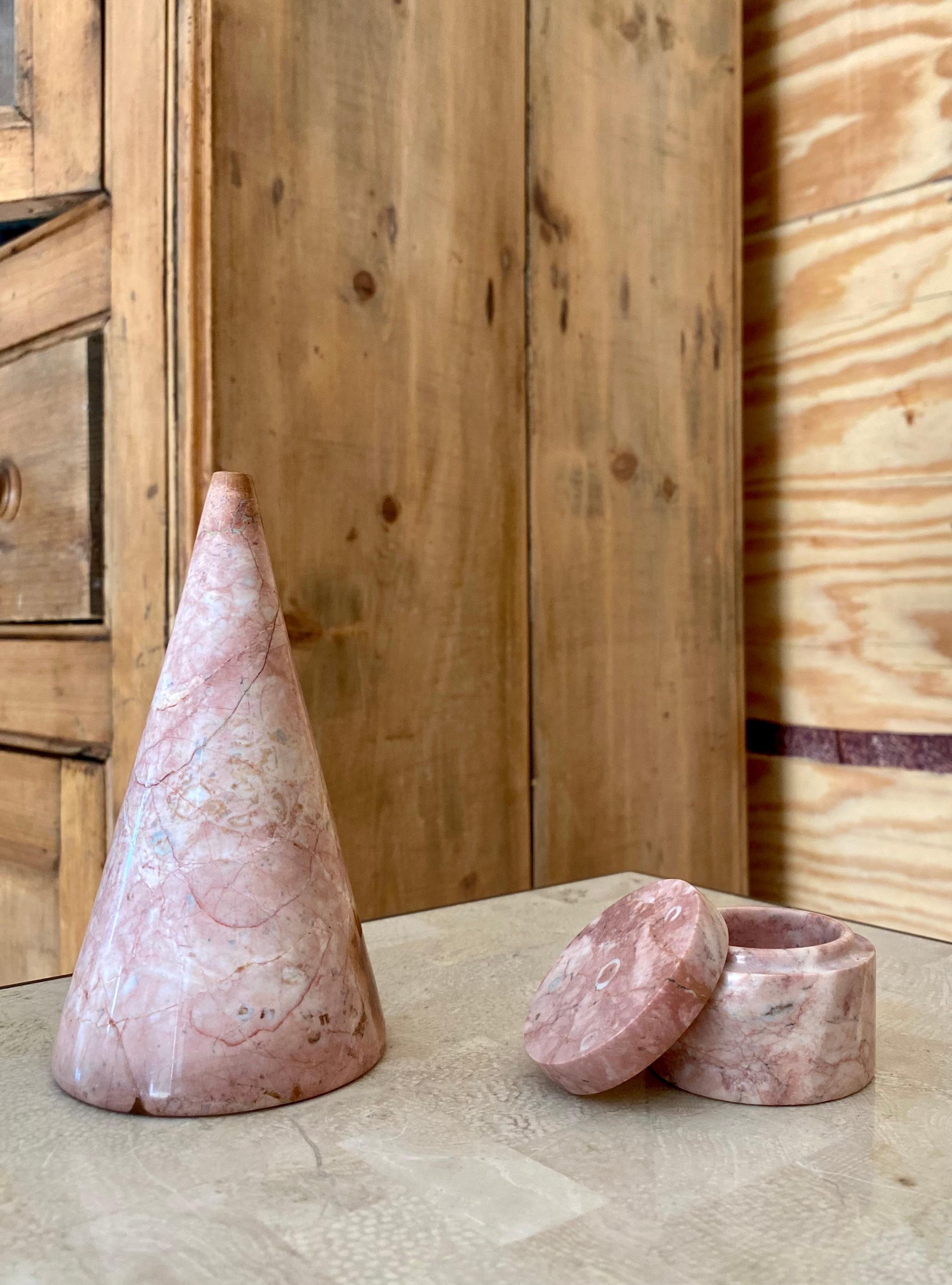 Petite boîte cylindrique en marbre rose en vente 4