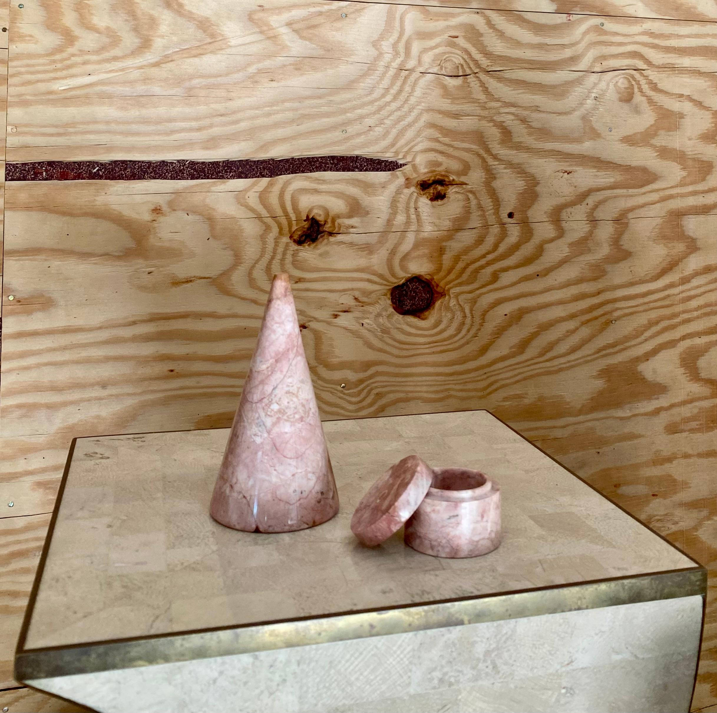 Petite boîte cylindrique en marbre rose en vente 6