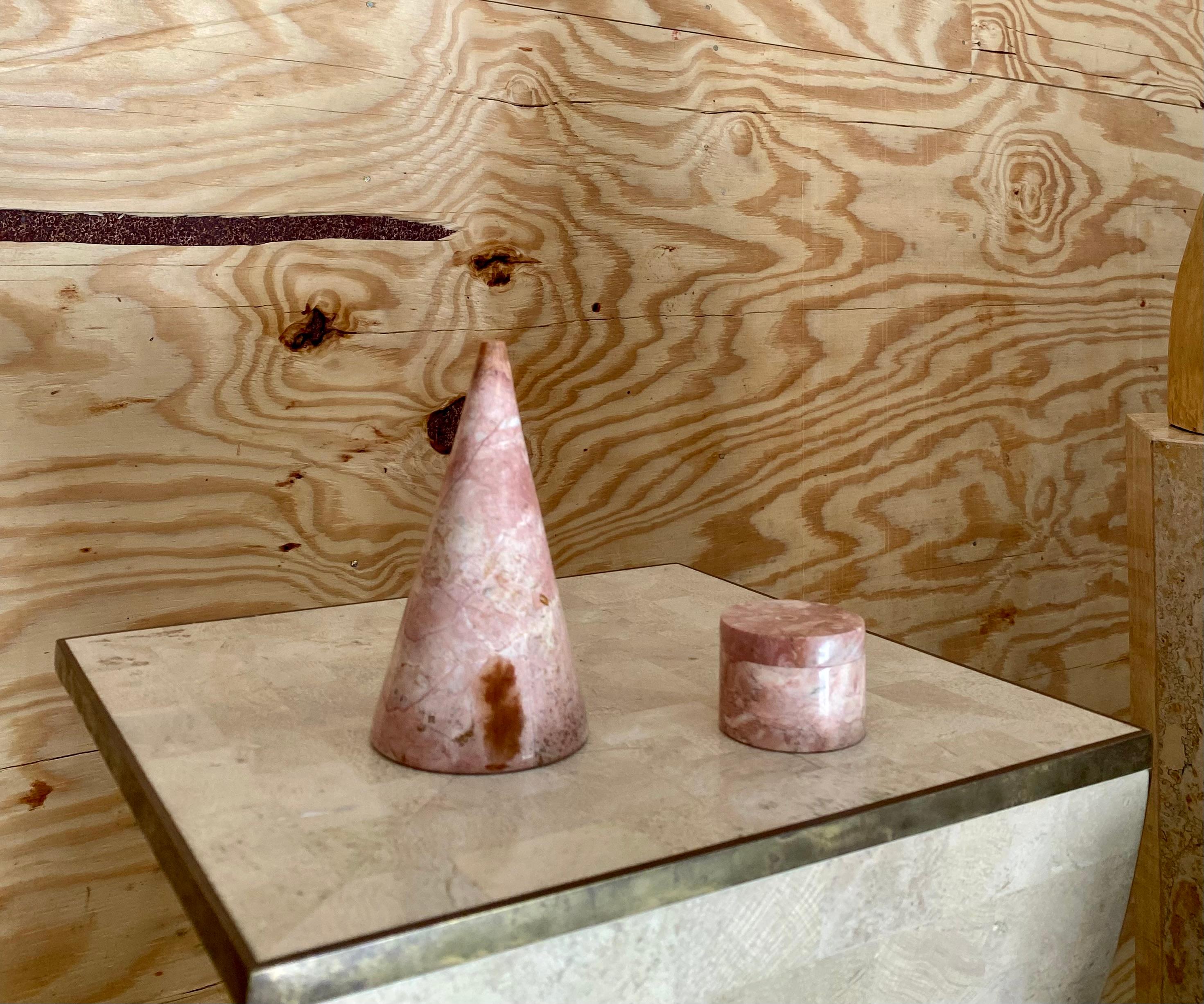 Petite boîte cylindrique en marbre rose en vente 7