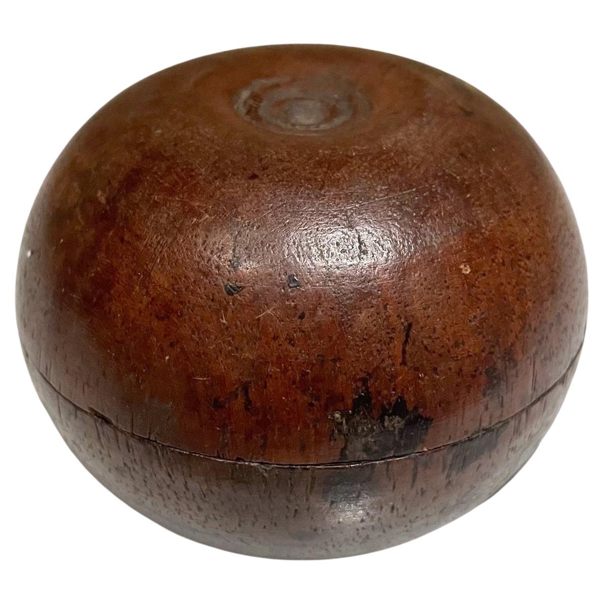 Tiny Box
Round Wood Secret Stash Box
Unmarked
Midcentury Keepsake Trinket Box with Lid
2.5 diameter x 1.75 tall inches
Preowned unrestored vintage condition.
See images.


