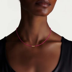 Collana con piccoli grappoli di rubini e oro, gioielli di alta gioielleria realizzati a mano