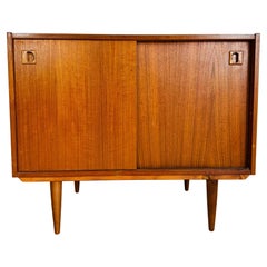 Winziges Sideboard aus Teakholz, Dänemark 1960er Jahre