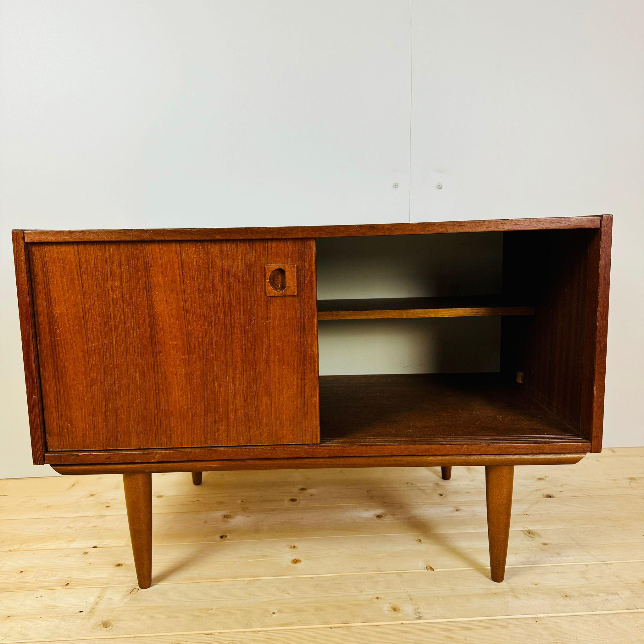 Veneer Tiny sideboard in teak, Denmark 1960 For Sale