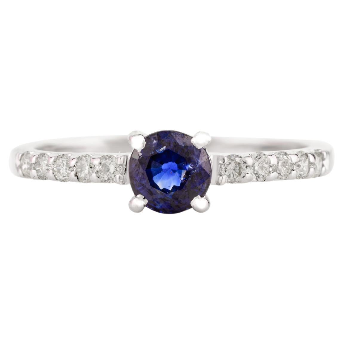 Pequeño anillo solitario de zafiro azul y diamante en oro blanco macizo de 14k para ella