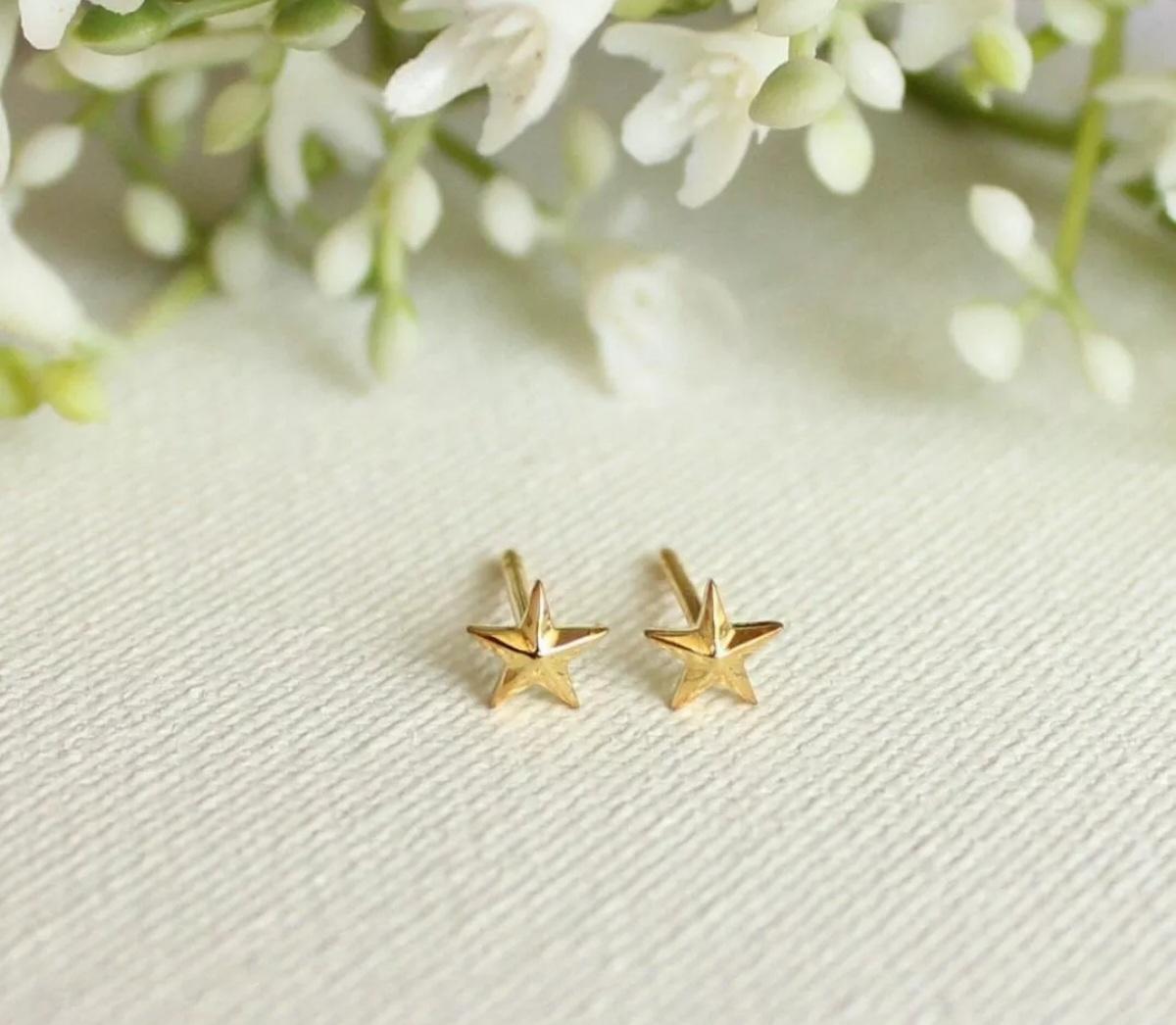 Boucles d'oreilles étoile en or massif 14k Minimalist Gold Piercing Earring Star Ear Stud en vente 2