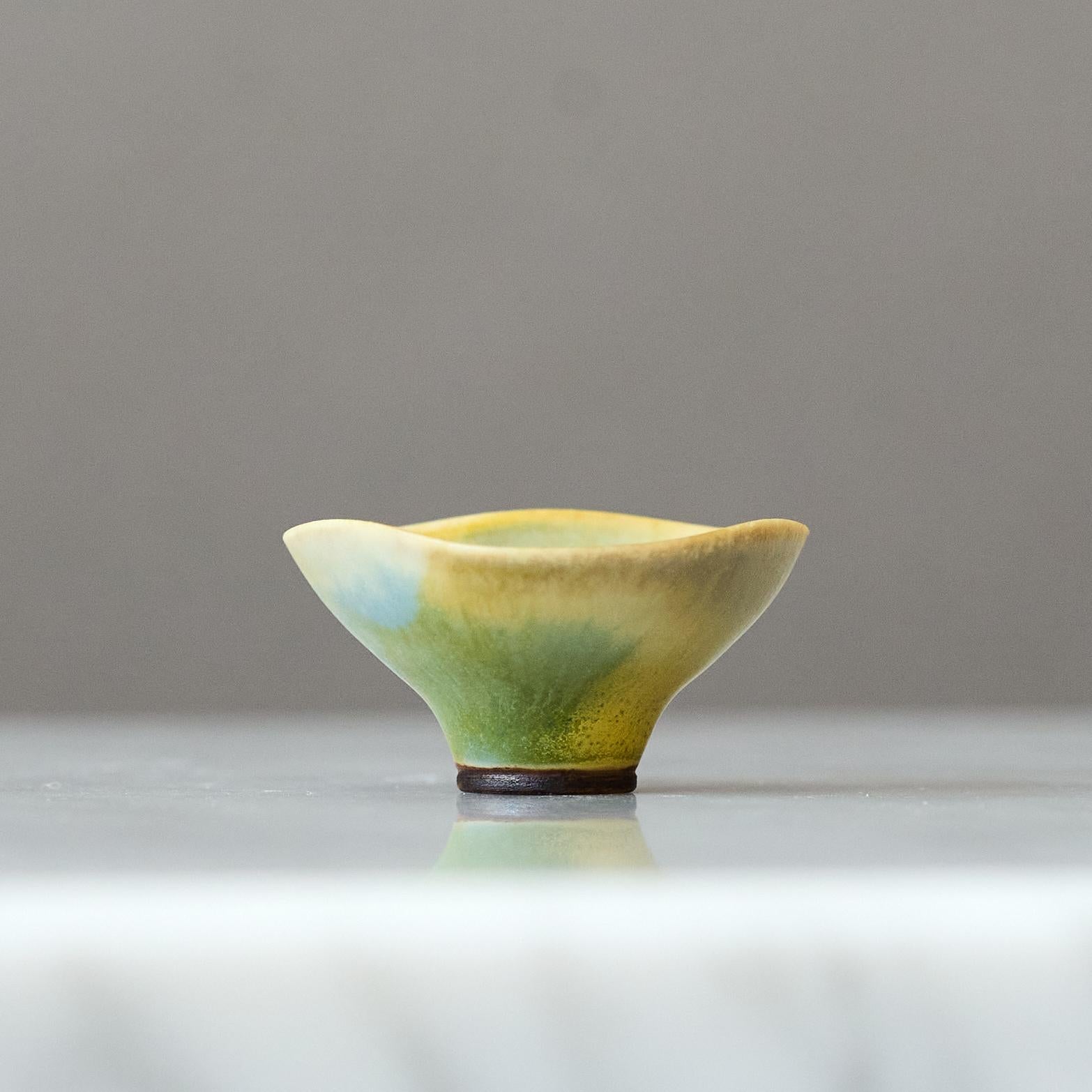 A beautiful and tiny miniature stoneware bowl with amazing yellow-green glaze.
Made by master thrower Berndt Friberg, in the artist's studio at Gustavsberg, Sweden, 1960s.

Great condition. 
Incised signature 'Friberg' and Gustavsberg studio