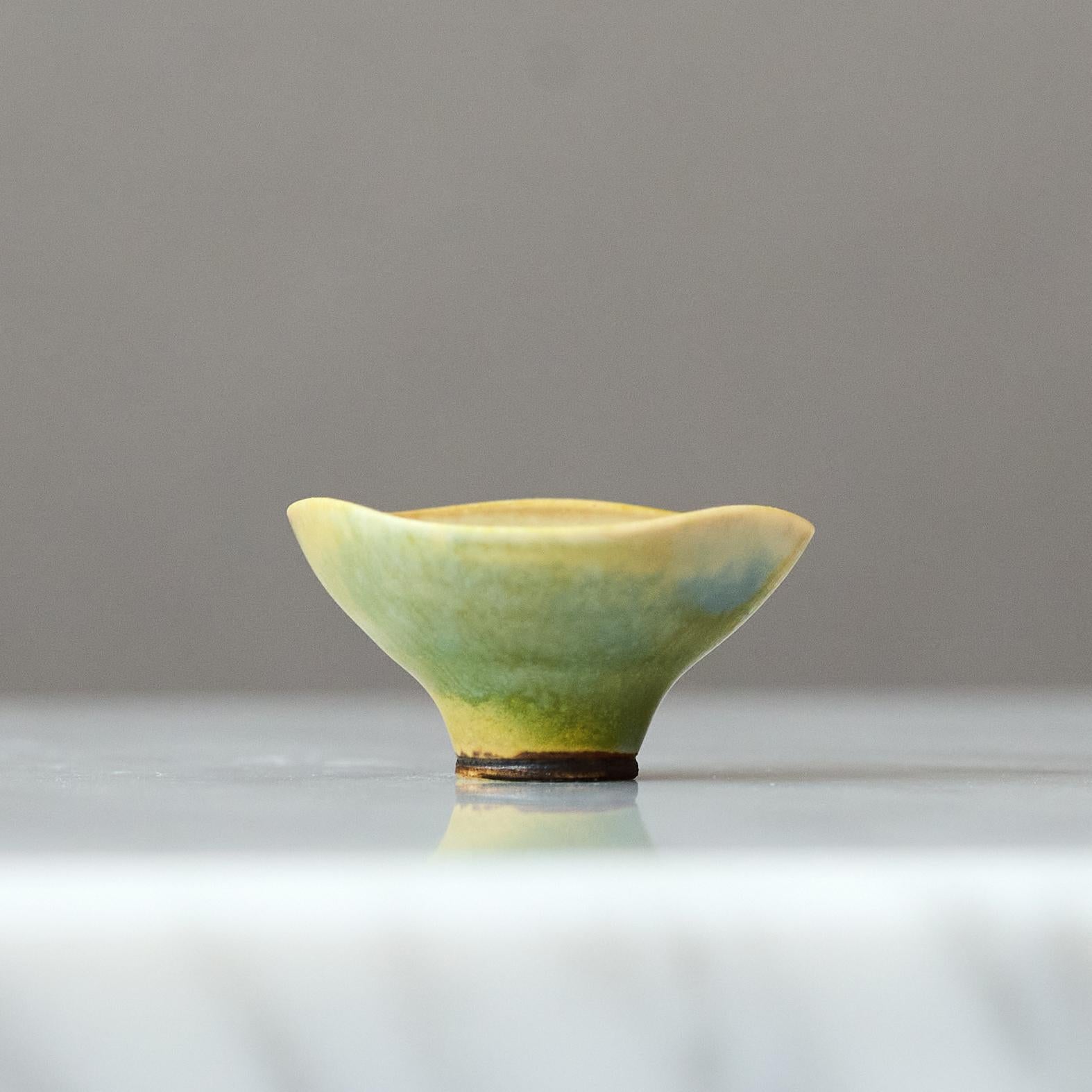 Swedish Tiny Stoneware Miniature Bowl by Berndt Friberg. Gustavsberg, Sweden, 1960s For Sale
