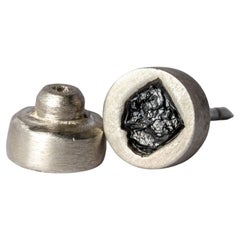 Tiny Stud Earring (0.1 CT, Black Diamond Fragment, MA+KFRDIA)