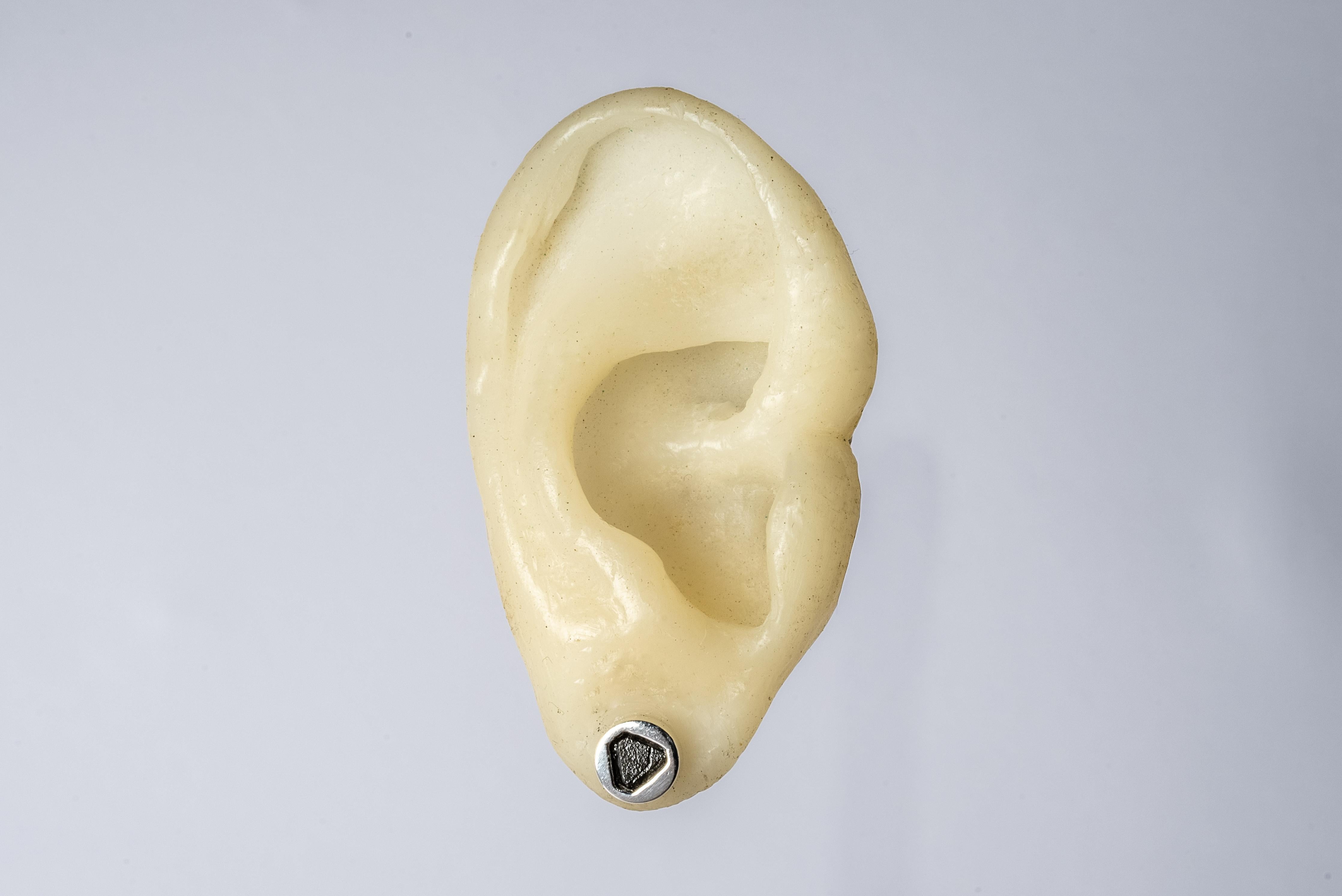 Tiny Stud Earring (0.1 CT, Black Diamond Fragment, PA+KFRDIA) For Sale 1