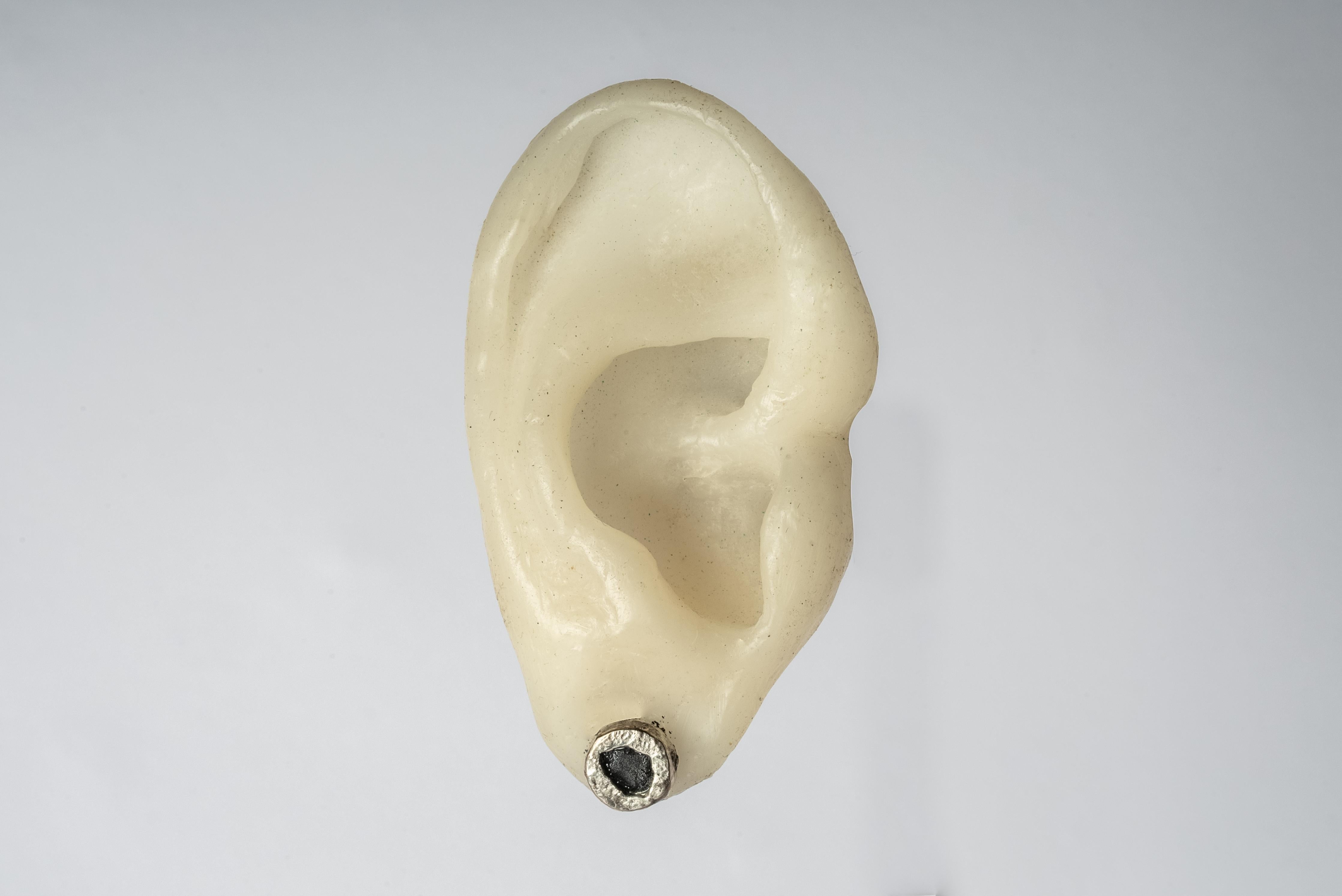 Women's or Men's Tiny Stud Earring (Fuse, 0.1 CT, Black Diamond Fragment, DA10KW+KFRDIA) For Sale