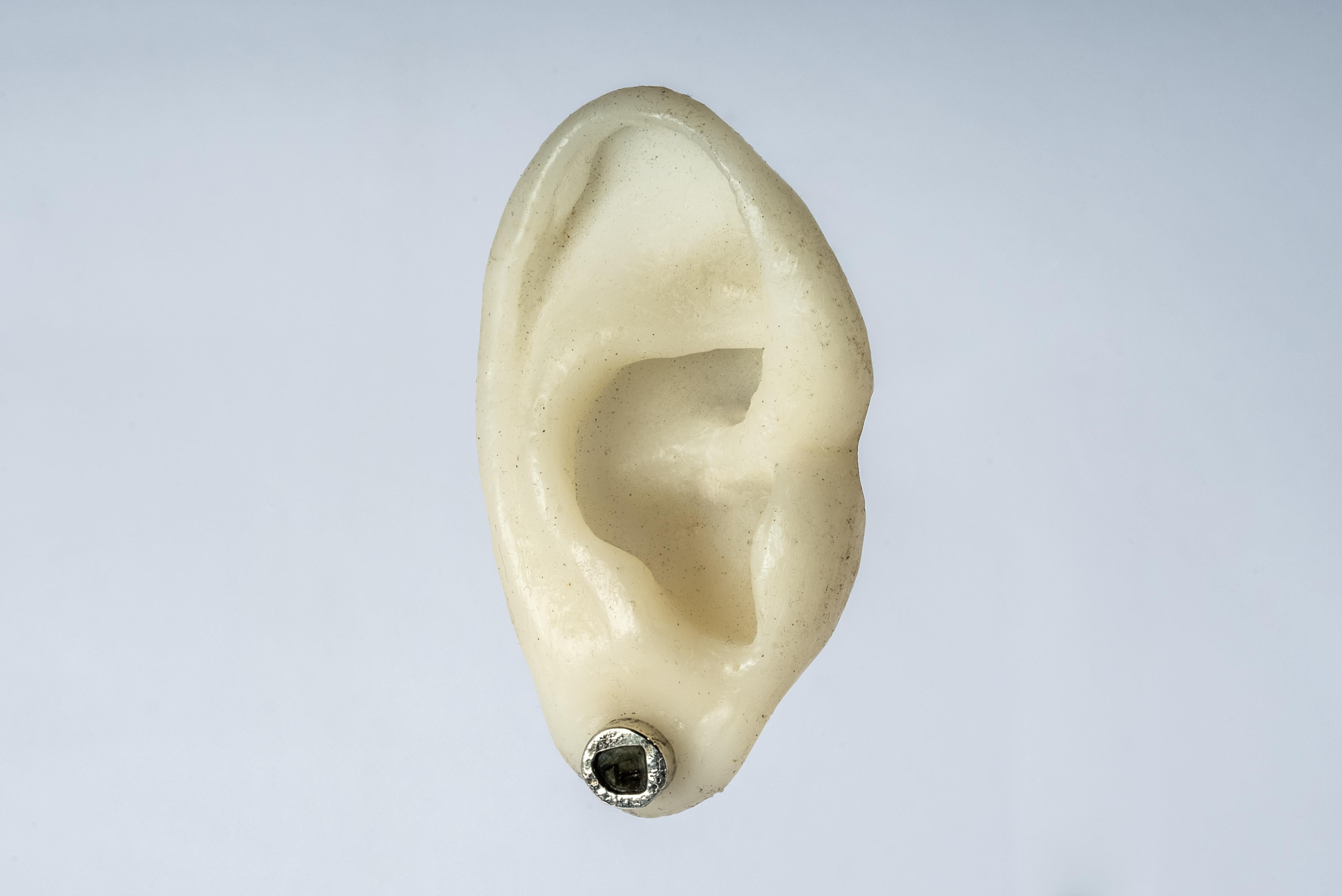 Women's or Men's Tiny Stud Earring (Fuse, 0.1 CT, Diamond Slab, DA10KW+DIA) For Sale
