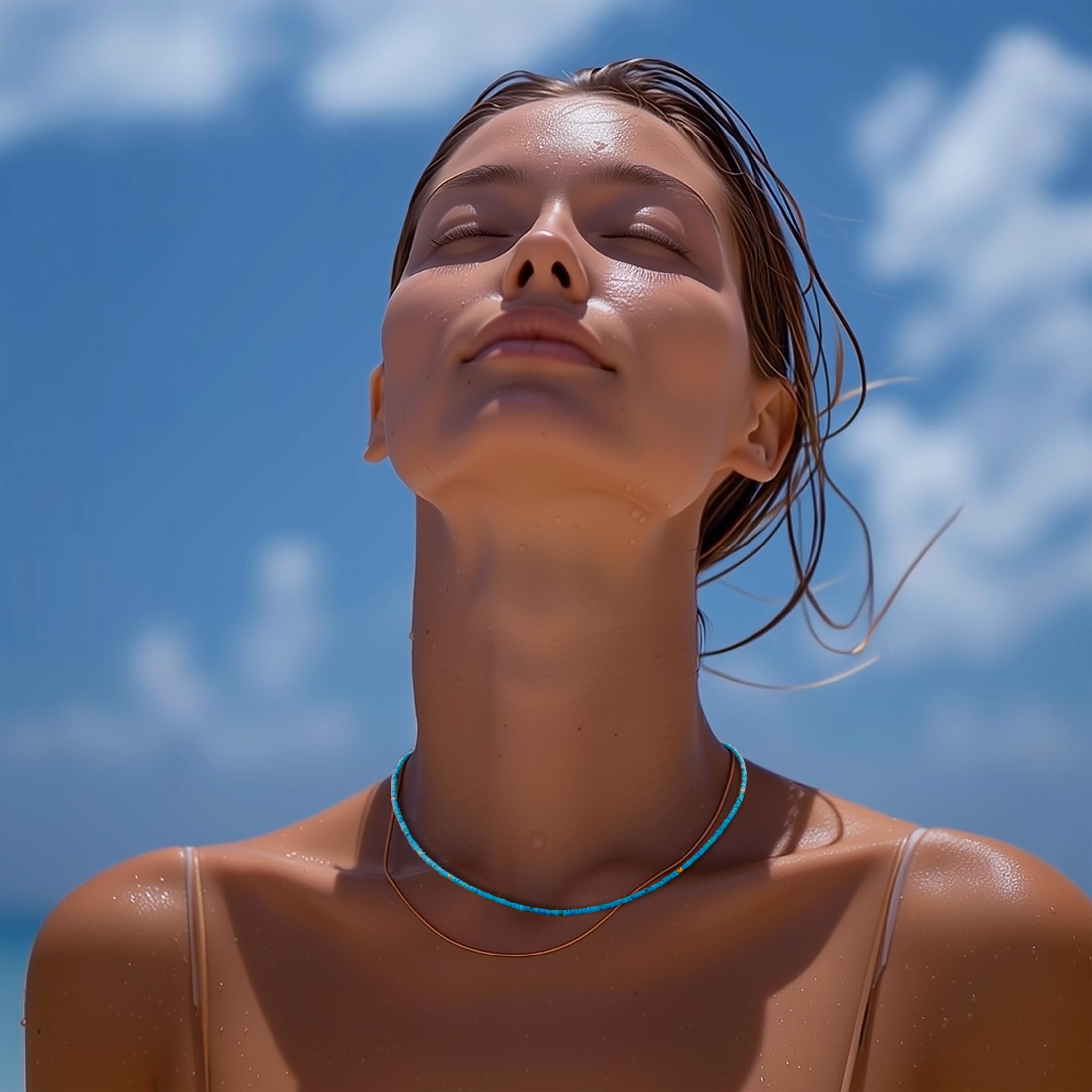 Un sussurro di colore, catturato in oro.

La nostra collana Tiny Turquoise Tube è caratterizzata da perline di turchese microtagliato, ciascuna infilata a mano per mostrare la sua matrice naturale e la rinfrescante tonalità blu-verde. L'elegante