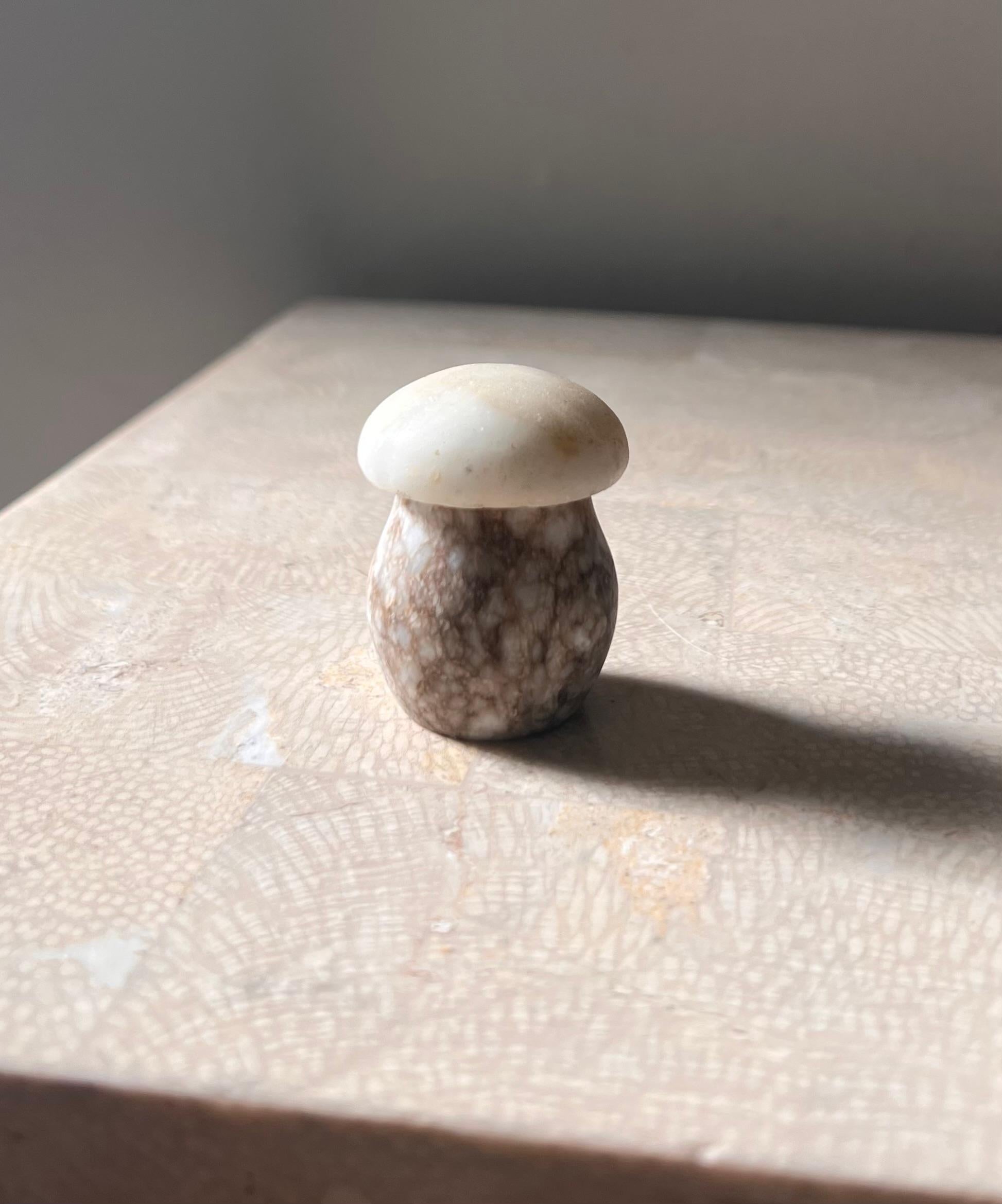 Tiny vintage Italian marble mushroom vestibule / vessel, early 1960s 4