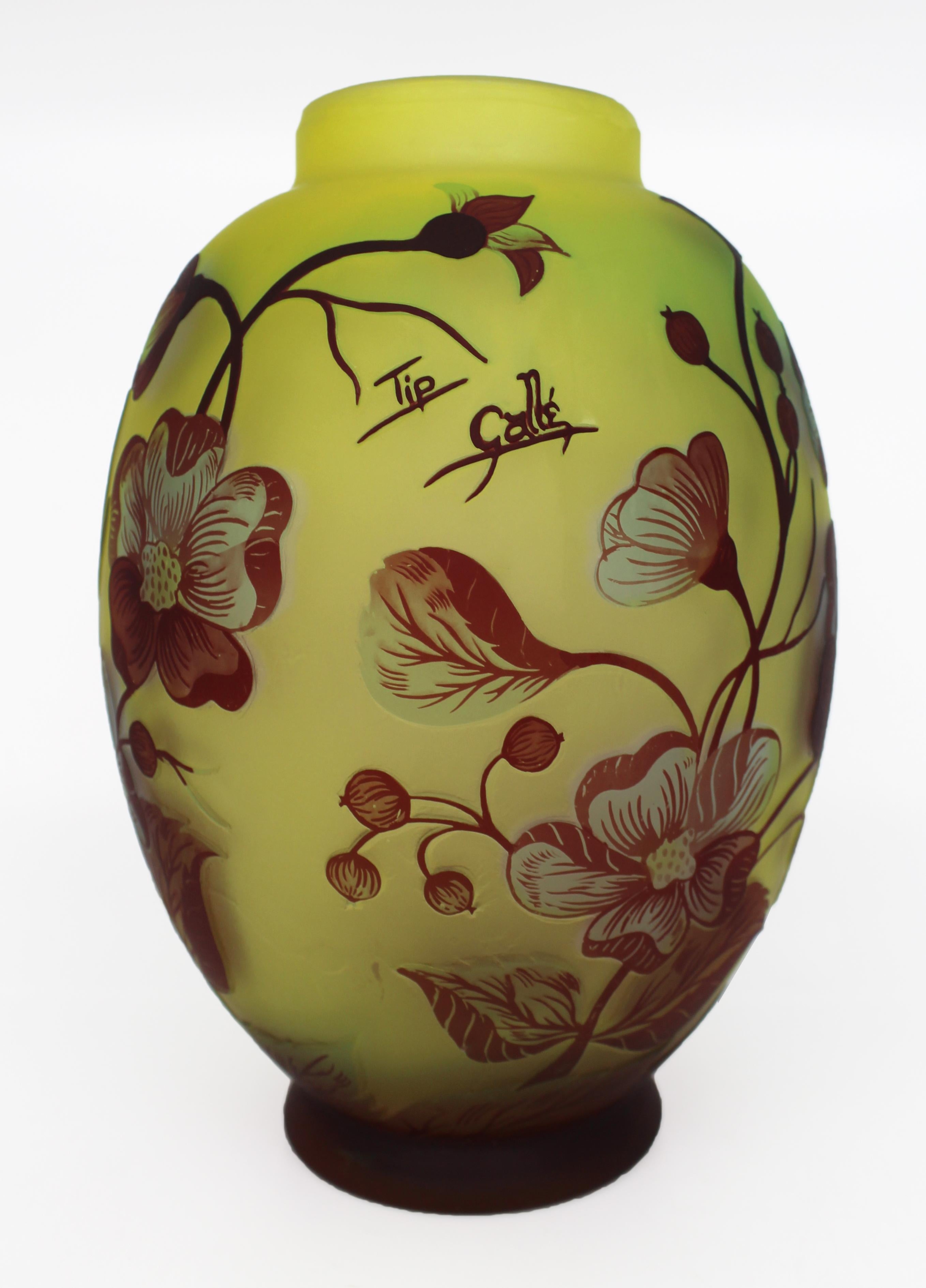 Tip Gallé Art Nouveau style vase


Fine quality late 20th century. 

Measures 14 x 14 x 21.5 (height) cm. 

Tip Galle signed. Good condition; no chips, cracks or repairs.