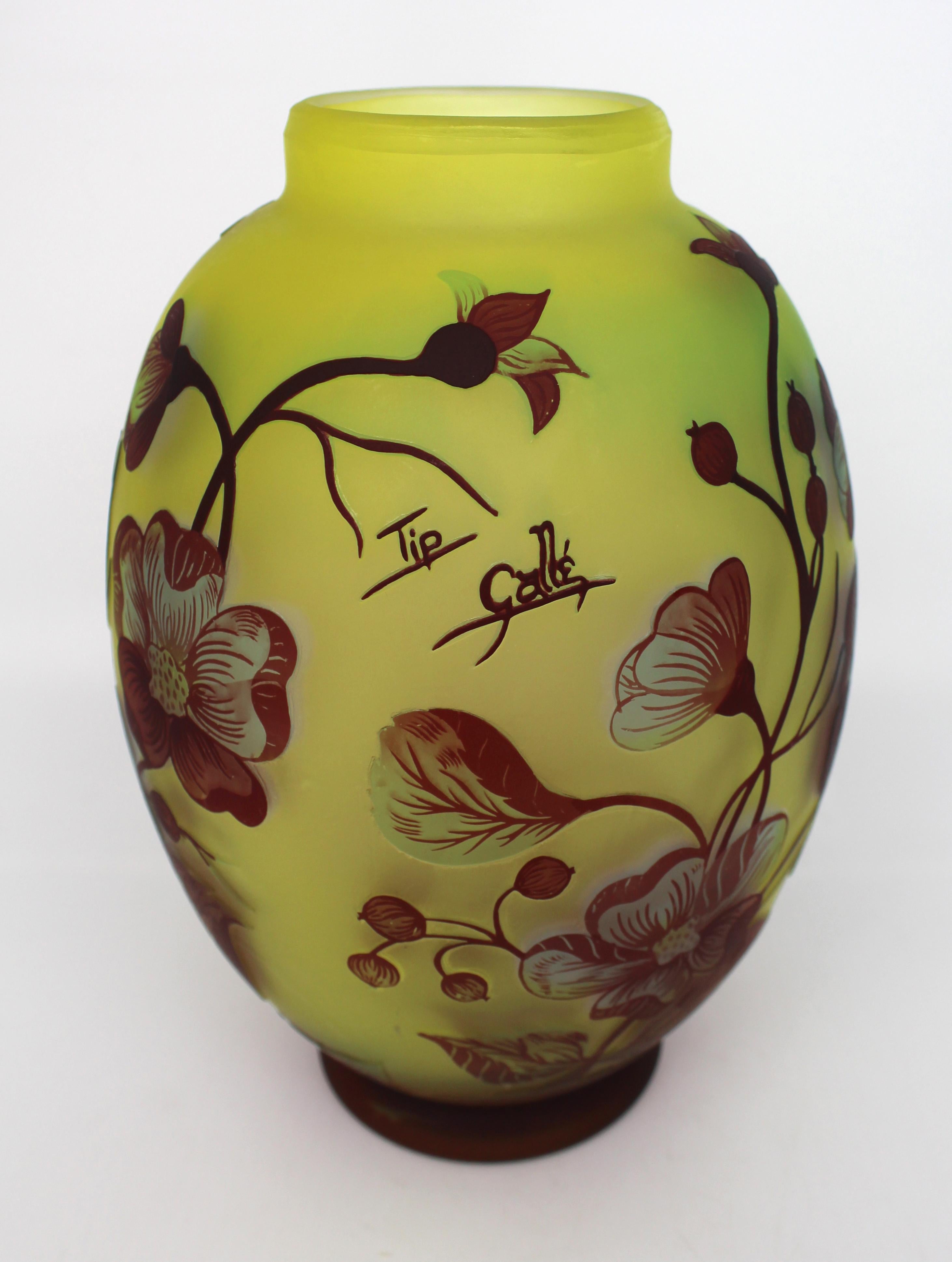 galle tip vase