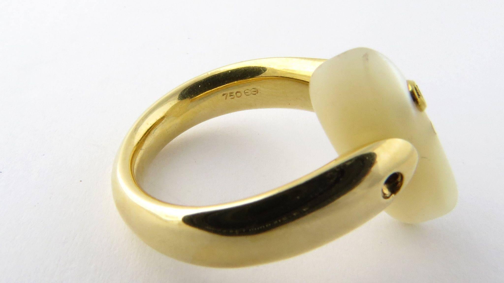Vintage Tipit 18K Yellow Gold Mother of Pearl Diamond Ring Size 6 

This ring is both beautiful and unique in design. 

The 18K band hold a mother of pearl stone that can be turned 360 degrees around. 

On the mother of pearl stone is a bezel set