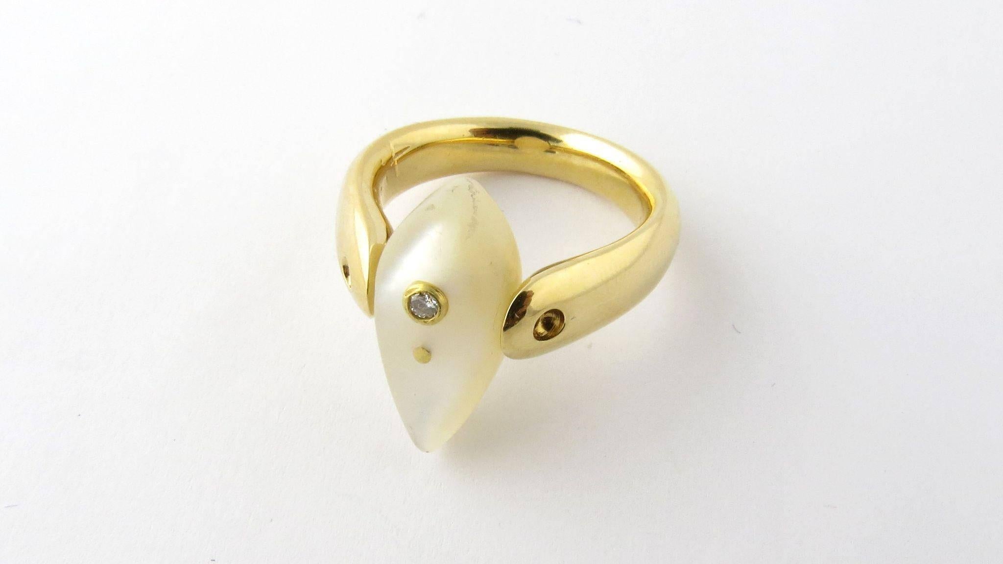 Tipit 18 Karat Yellow Gold Mother-of-Pearl Diamond Ring In Good Condition In Washington Depot, CT