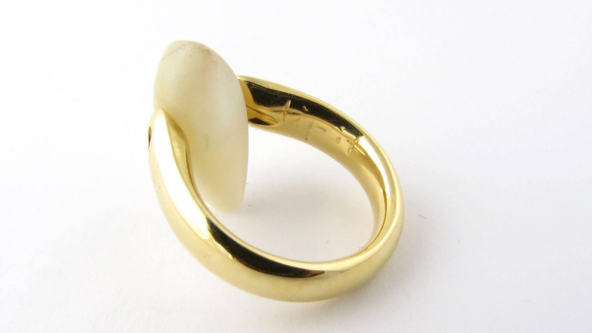 Women's Tipit 18 Karat Yellow Gold Mother-of-Pearl Diamond Ring
