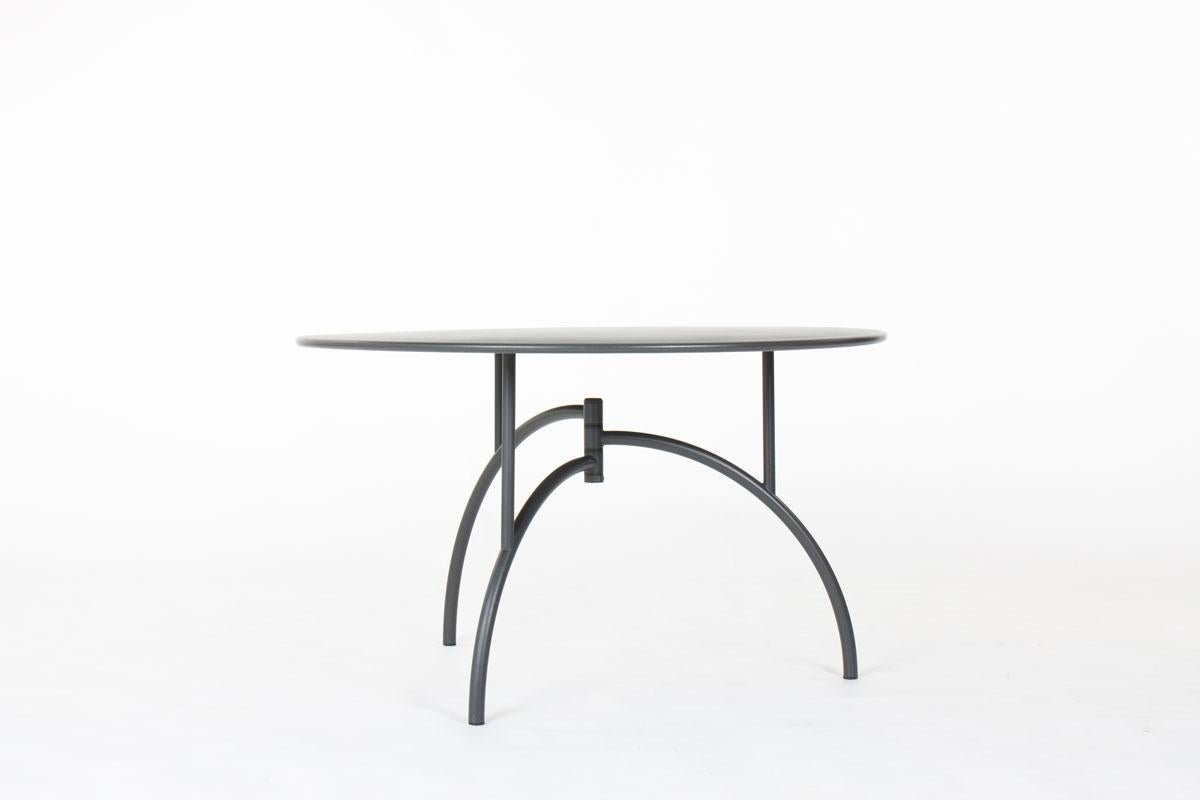Dining table by French designer Philippe Starck for Aleph ( 2 stickers under the top, see pictures)
Model Tippy Jackson
3 feet and one round top, all in grey lacquered metal
Good vintage condition