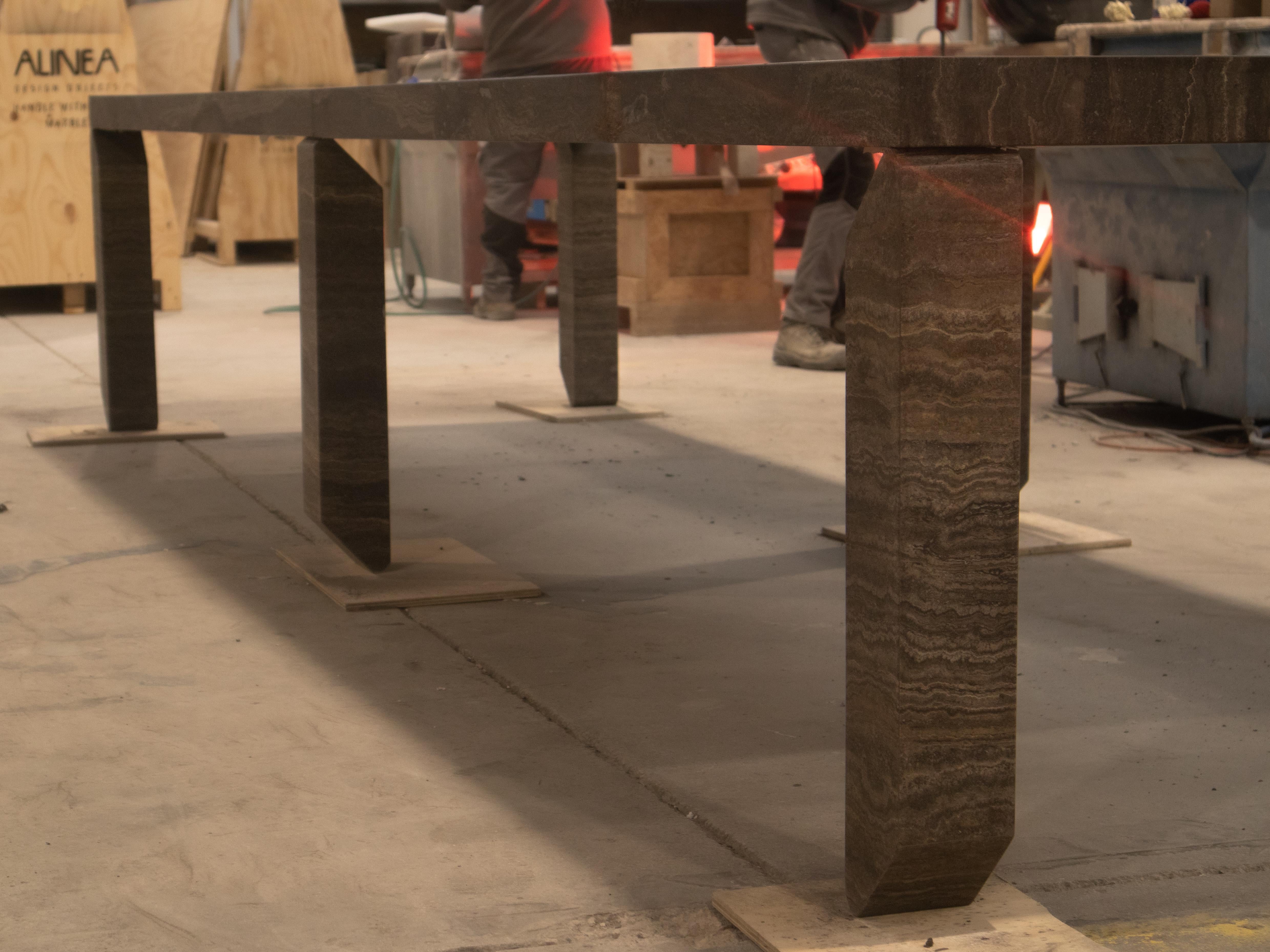 XXI secolo e contemporaneo Tavolo da pranzo Tiptoe equilibrium in marmo da 400 cm di dAM Atelier in vendita