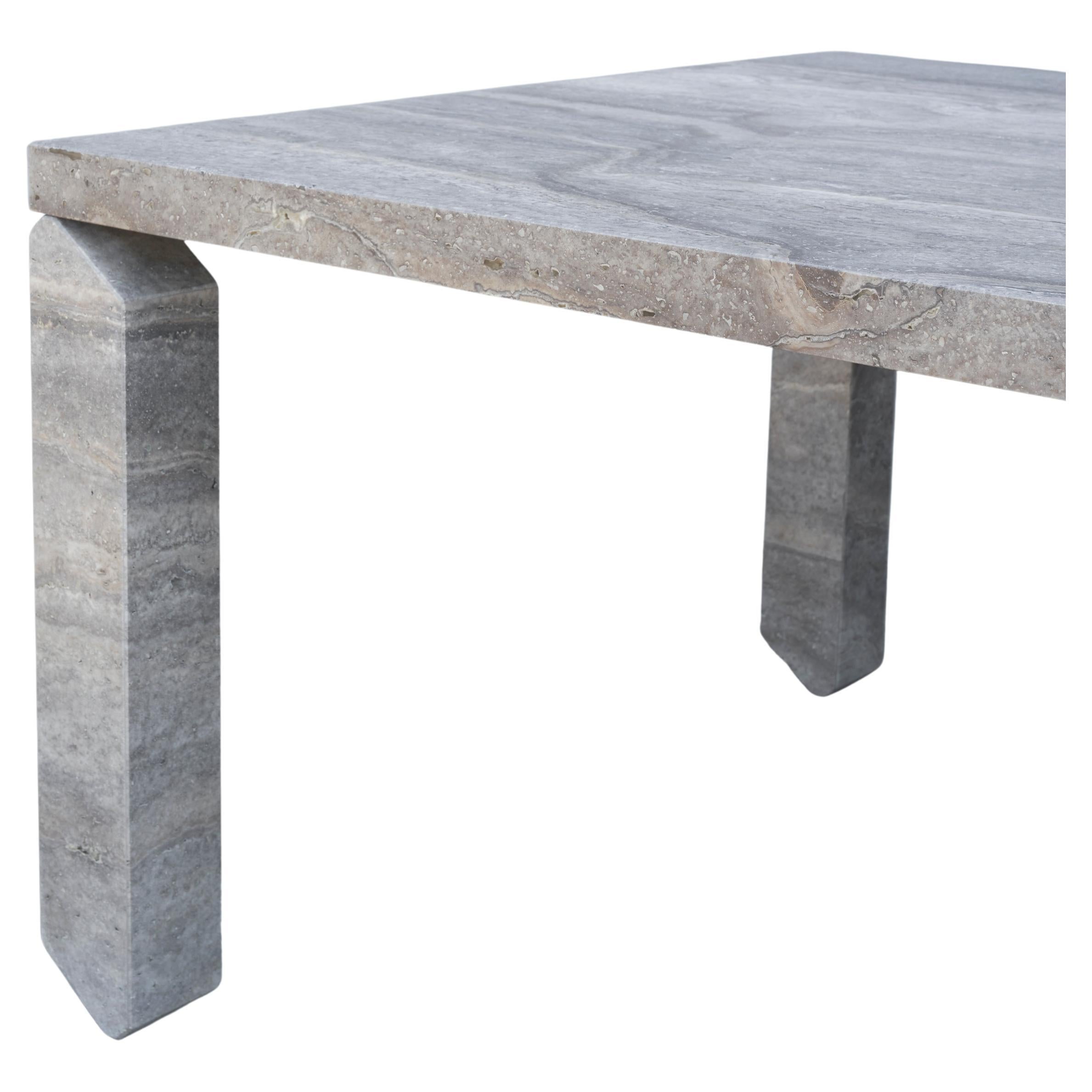 🖤 Atelier A DAM  Equilibrio escultórico en piedra
En el Atelier DAM, la masa desafía a la gravedad. Esta asombrosa pieza escultórica muestra el excepcional arte del estudio a la hora de manipular la piedra, densa e inflexible, en una disposición