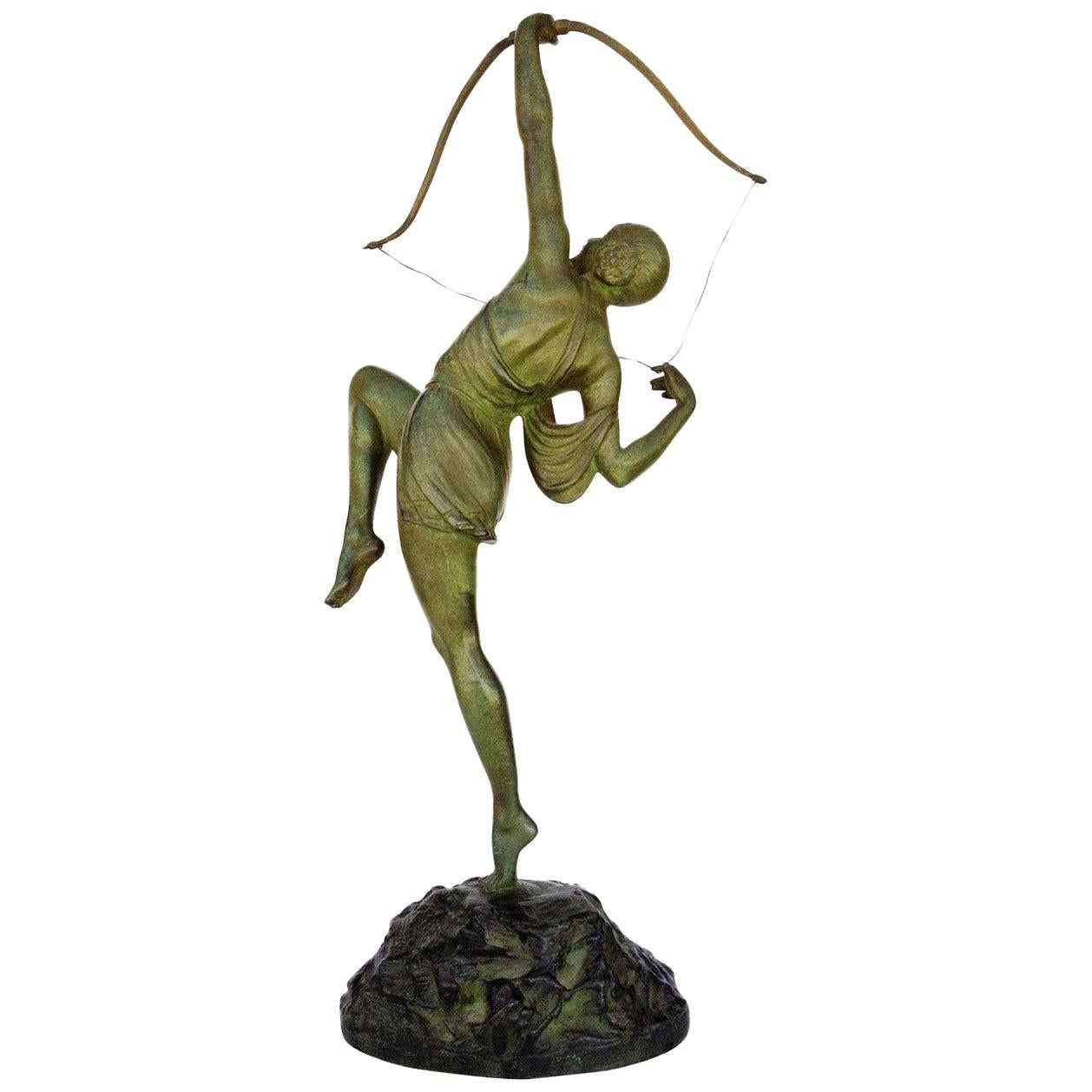"Tireuse A L'arc" Diane grecque en bronze par Pierre Le Faguays en vente
